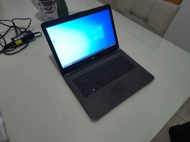 Notebook HP com i5, 8 GB RAM e SSD