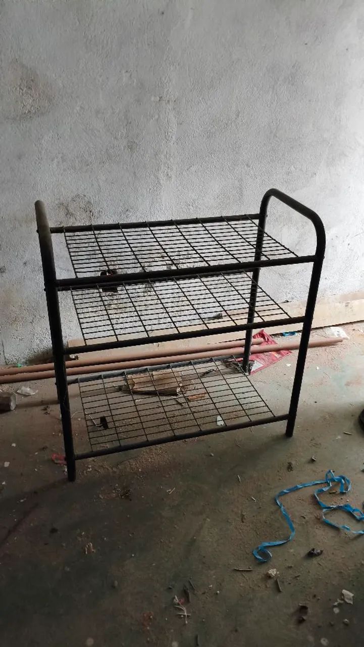 Sapateira prateleira de ferro preta aramada 
