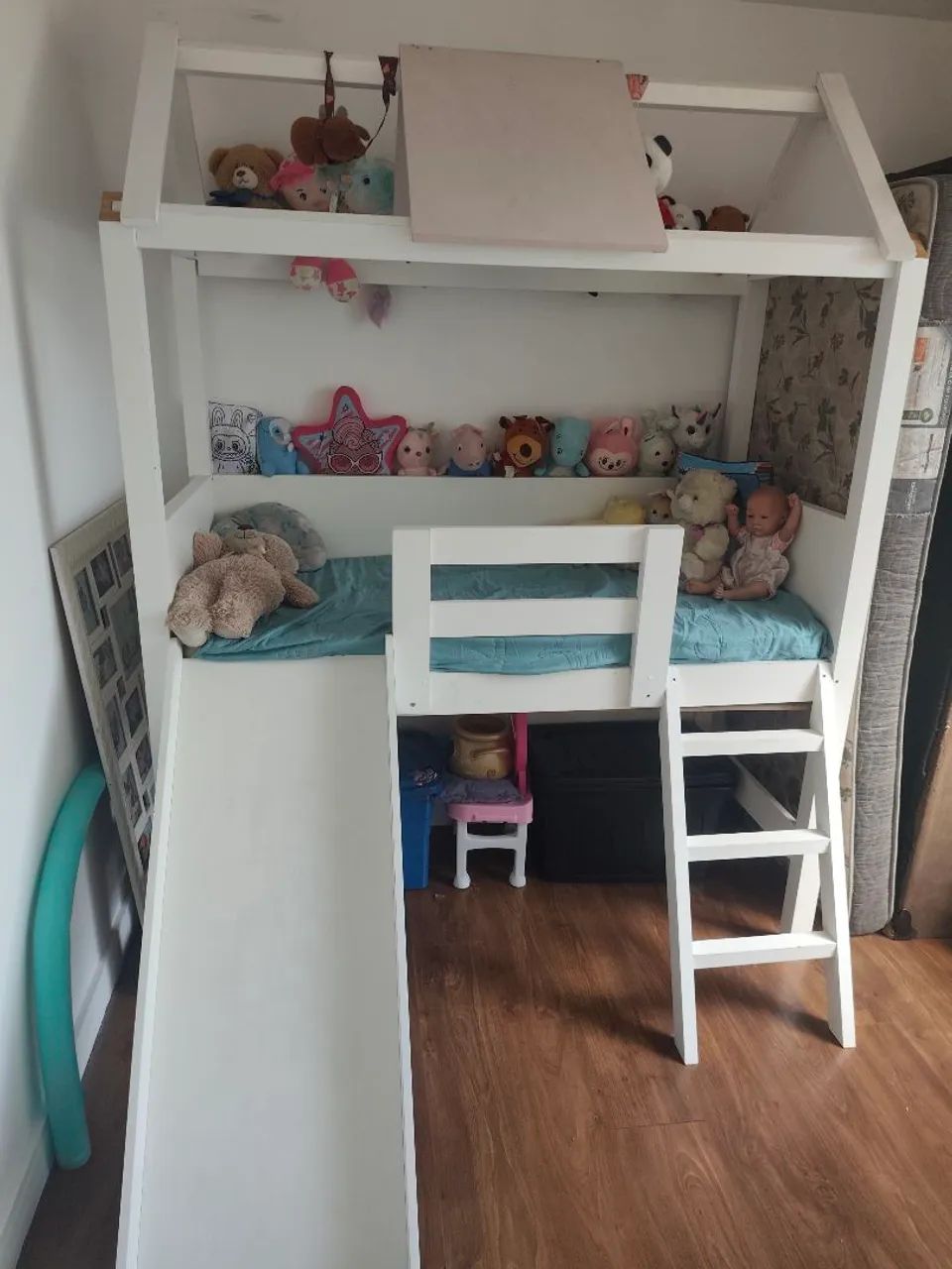 Cama infantil com escorregador 