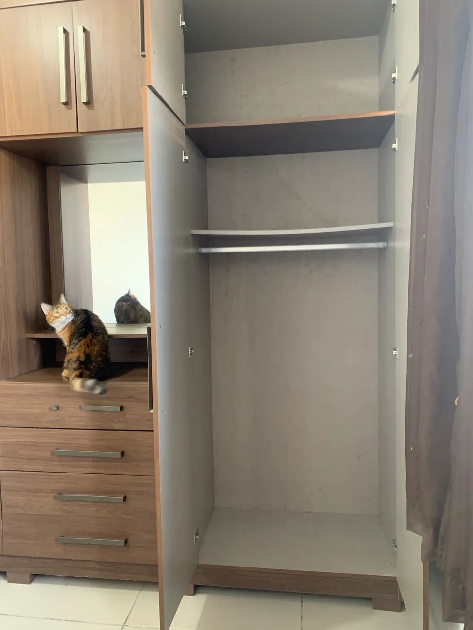 VENDE-SE / ACEITO TROCAS - GUARDA-ROUPA - Foto 5