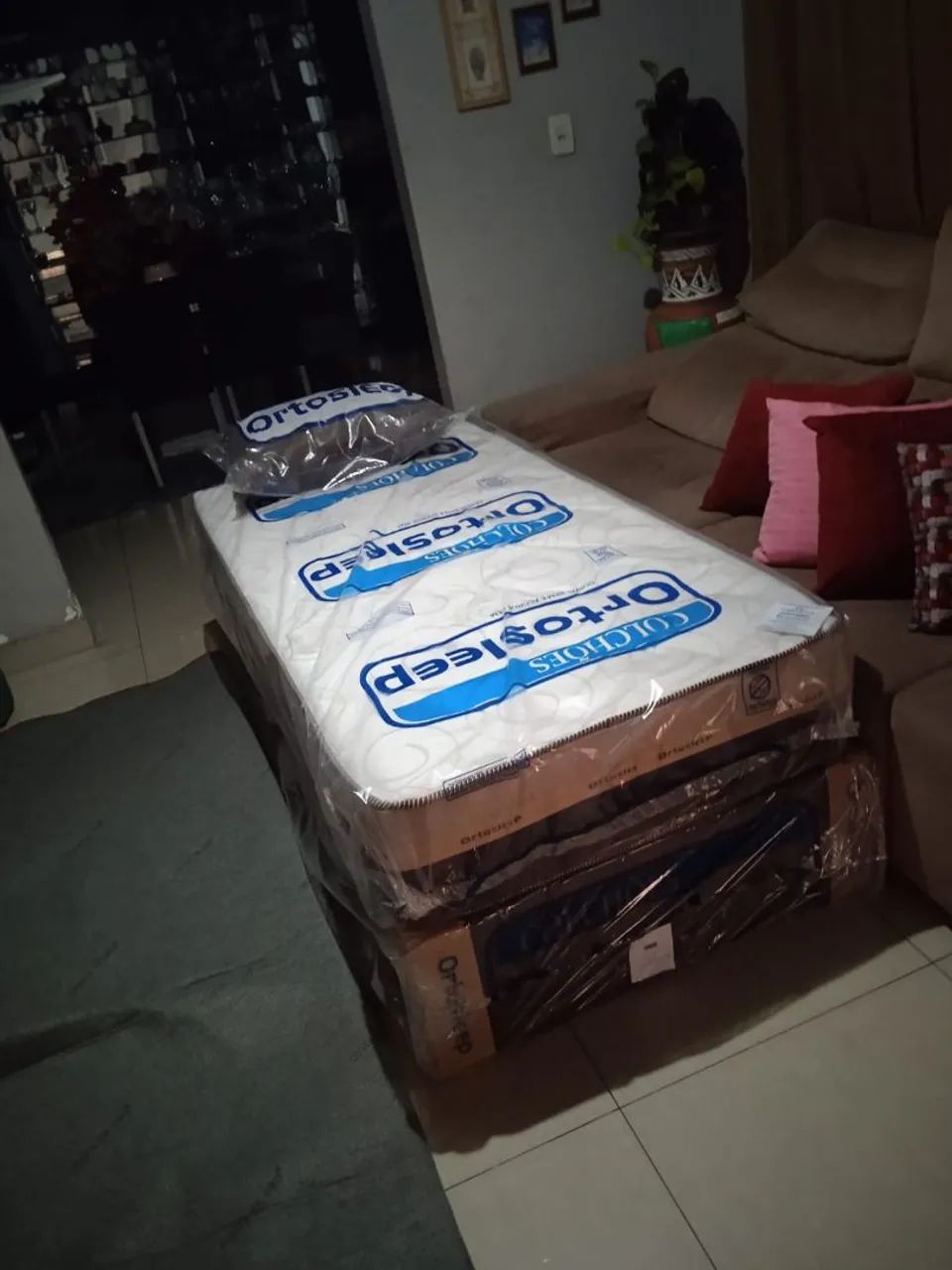 Cama solteiro box e colchão confortável e