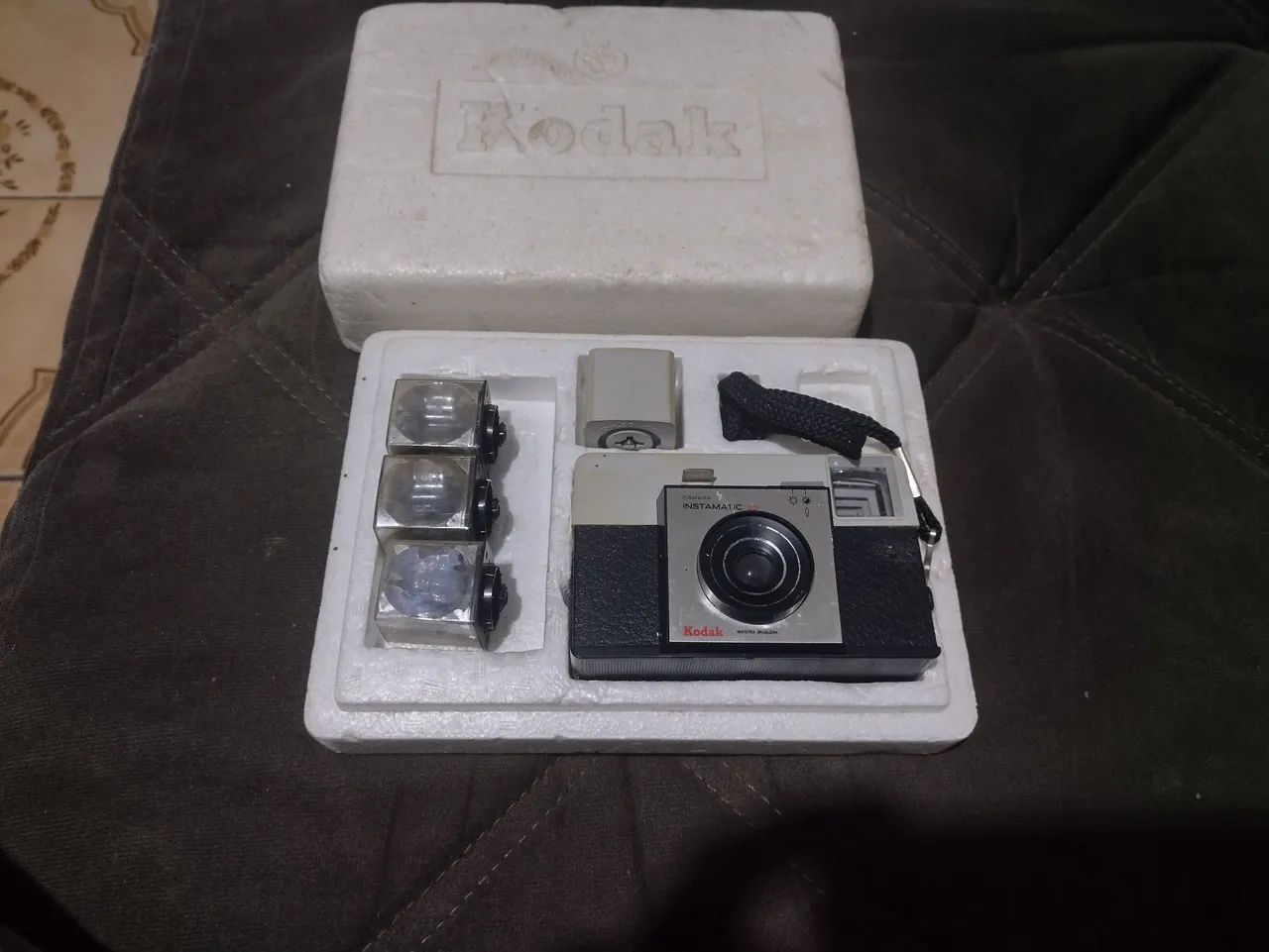 Câmara Kodak Instamatic 25 com flash