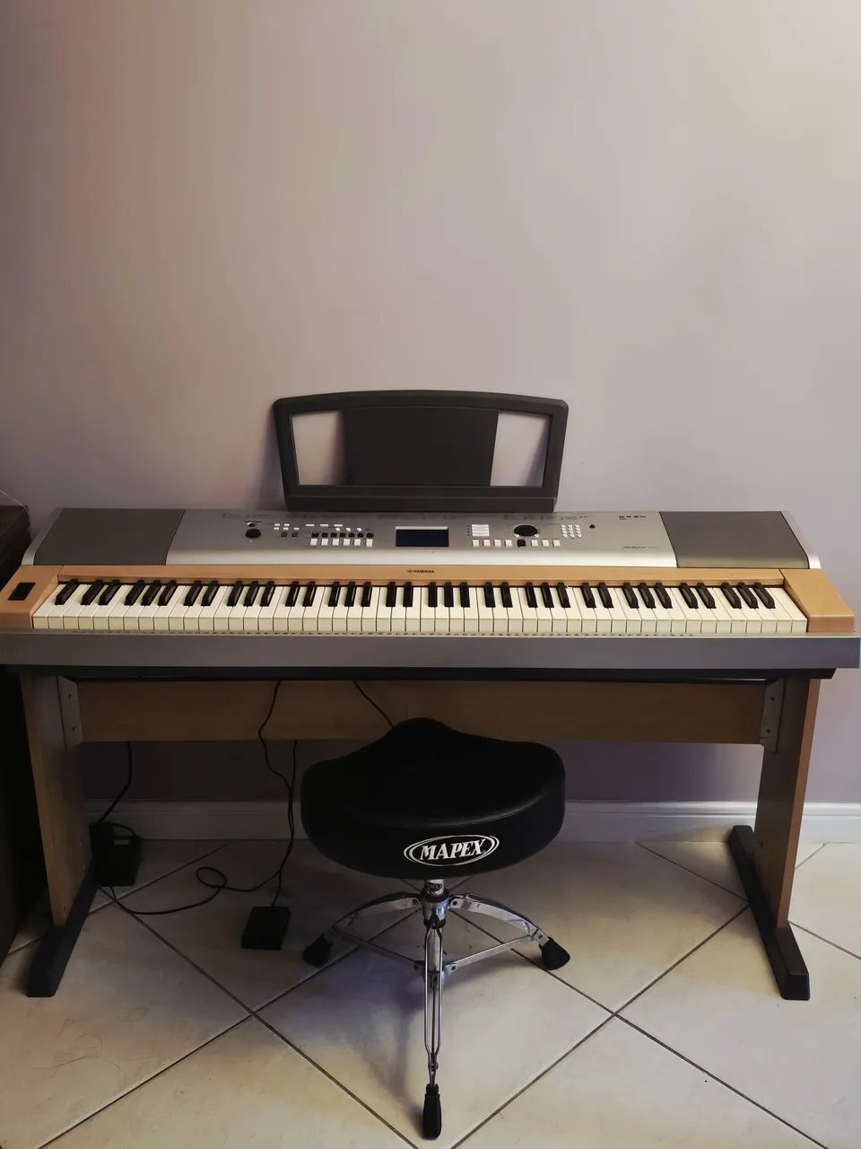 Piano digital Yamaha DGX630 - Foto 3
