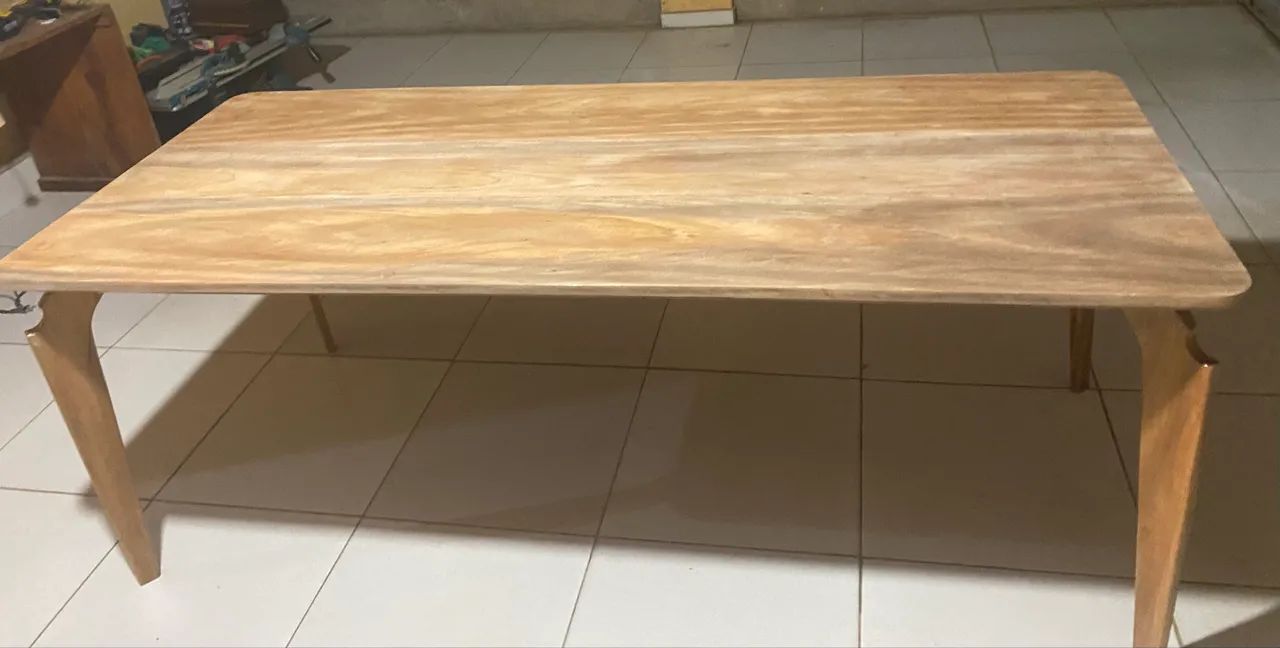 Mesa de madeira timborana para 6 cadeiras. - Foto 2