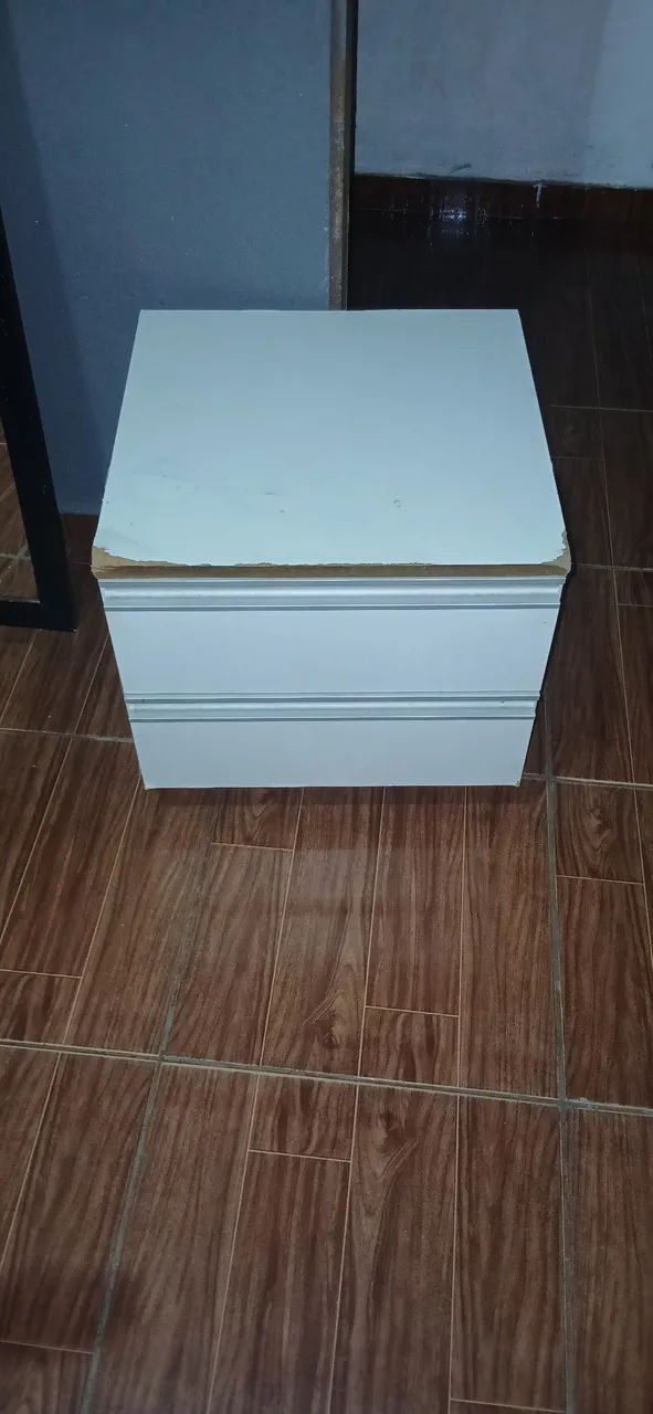 Criado mudo branco