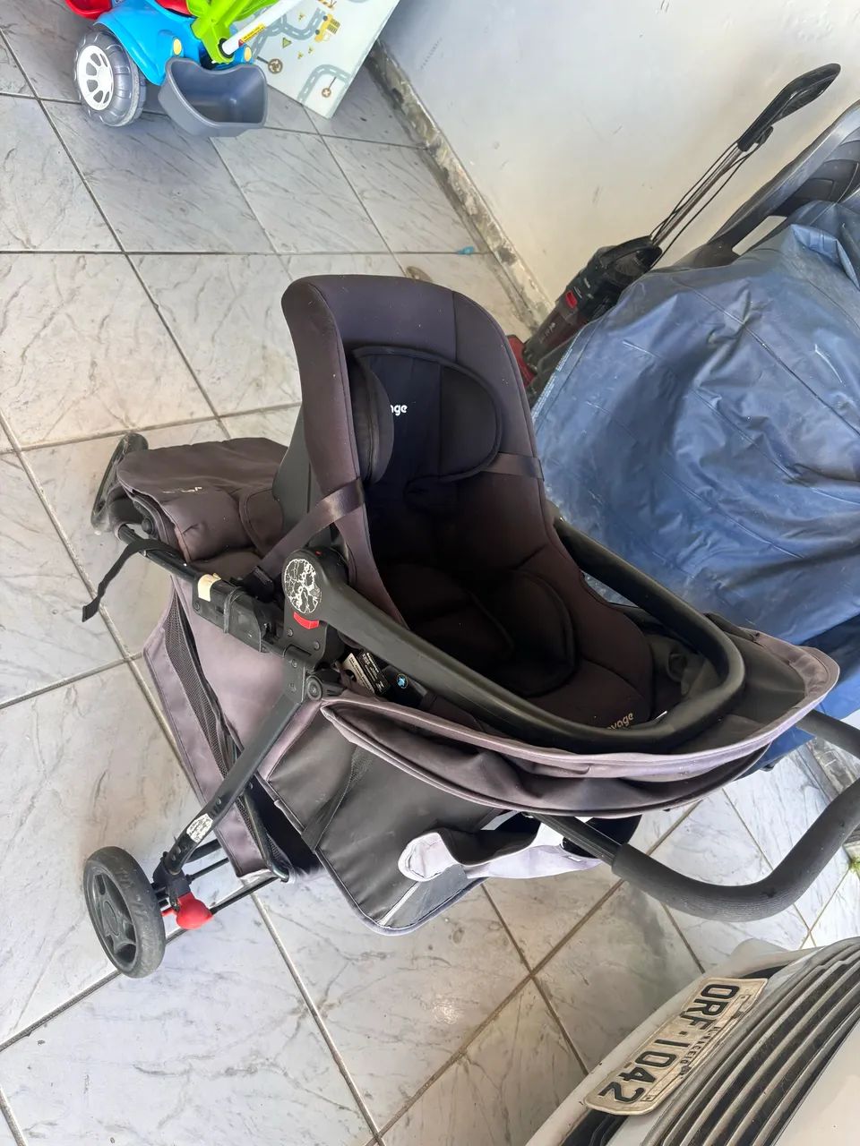 Carrinho de bebê voyage delta + bebê conforto que acopla  - Foto 2