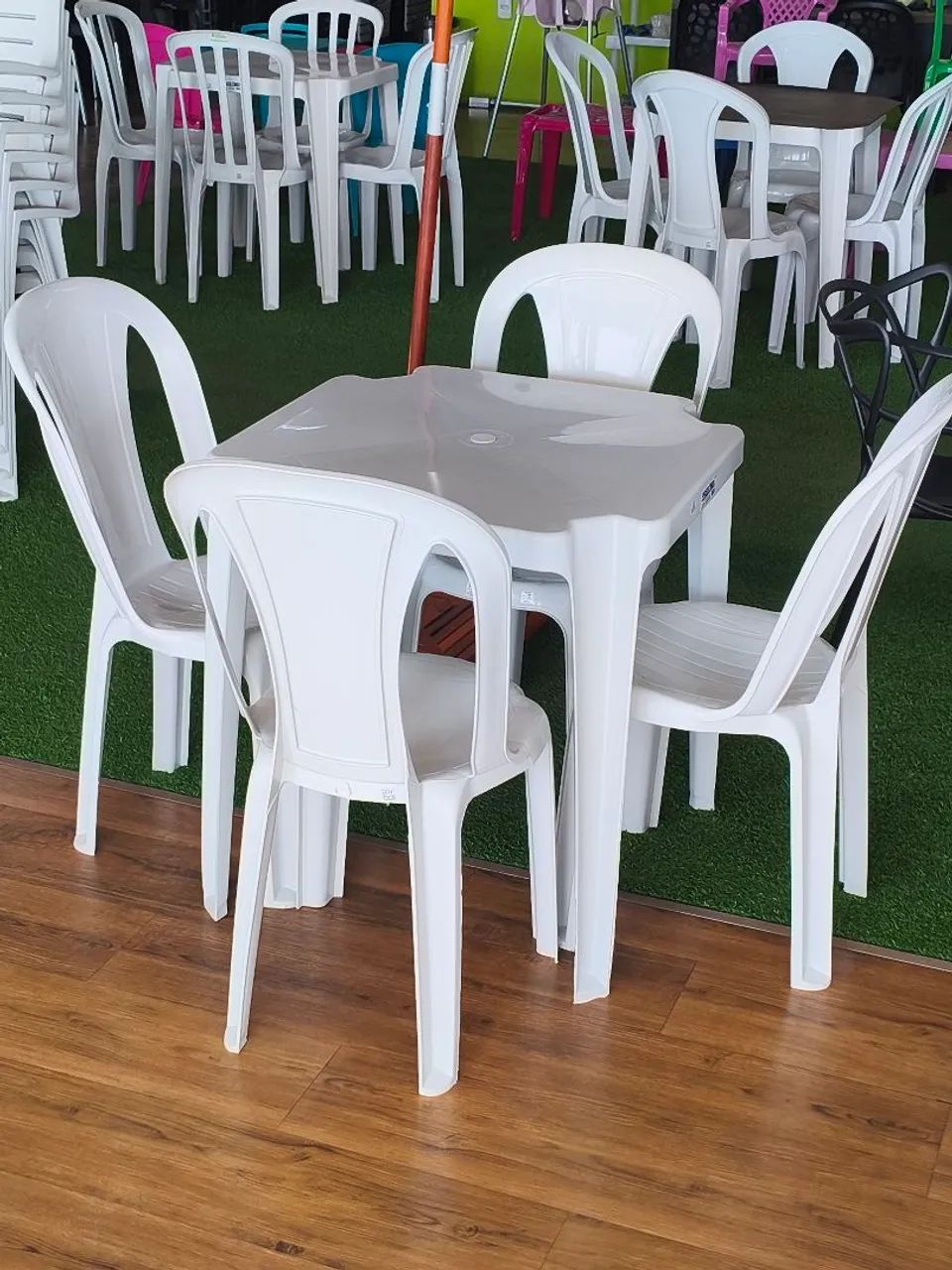 Jogo de Mesa e Cadeiras de Plástico - Promoção  - Foto 2