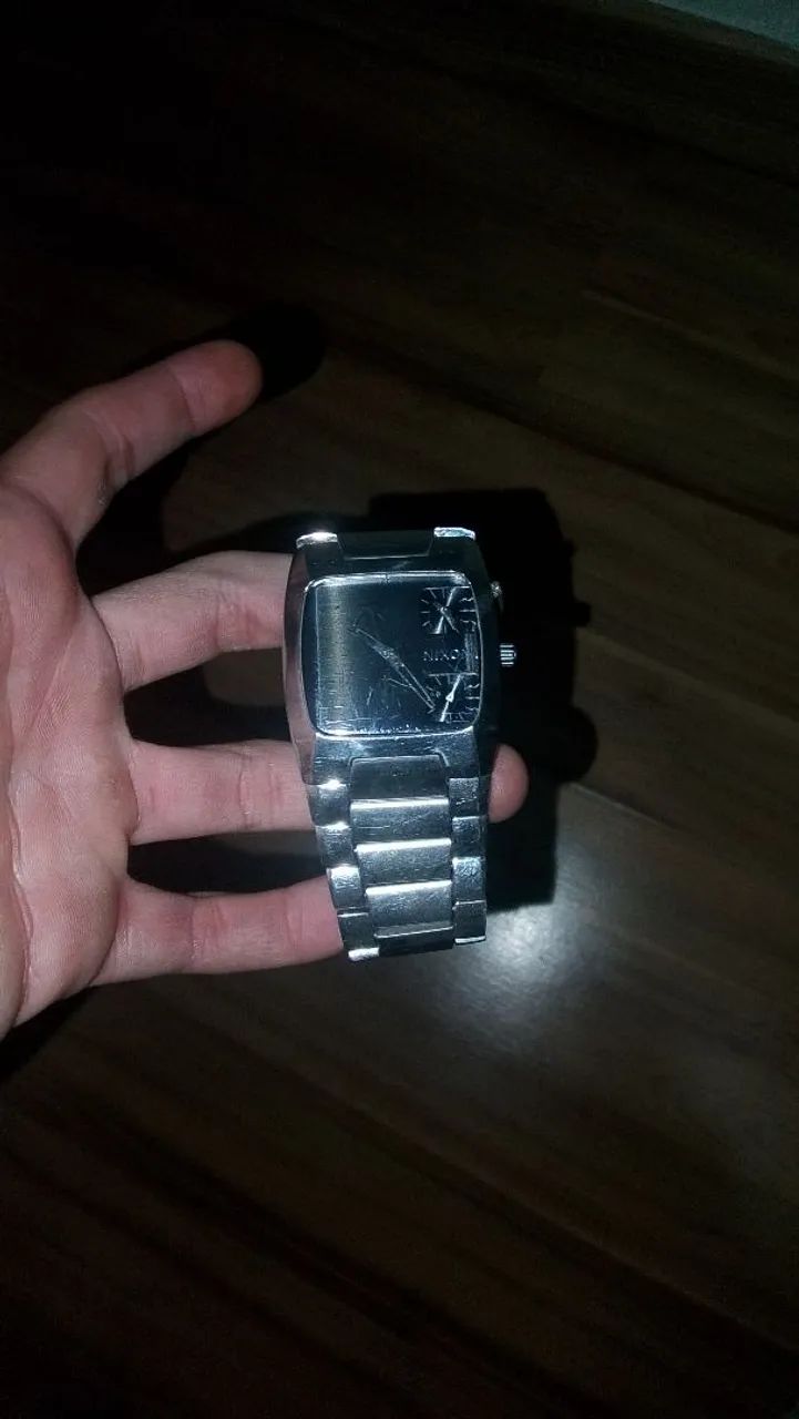Vendo!! relógio barato,poucos detalhes 