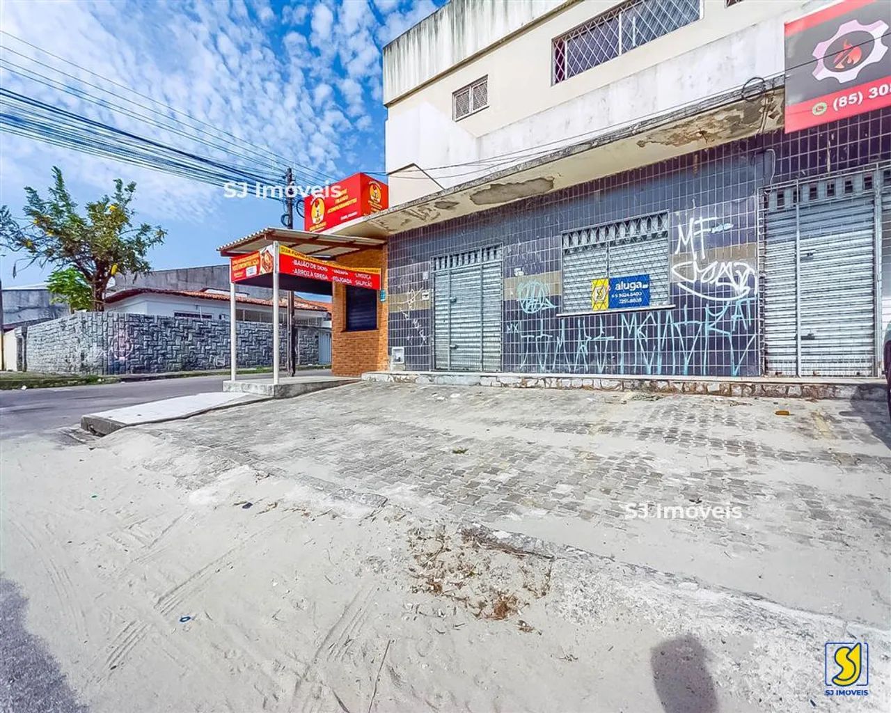 Loja de esquina pronta para o seu negócio com ótimo estacionamento