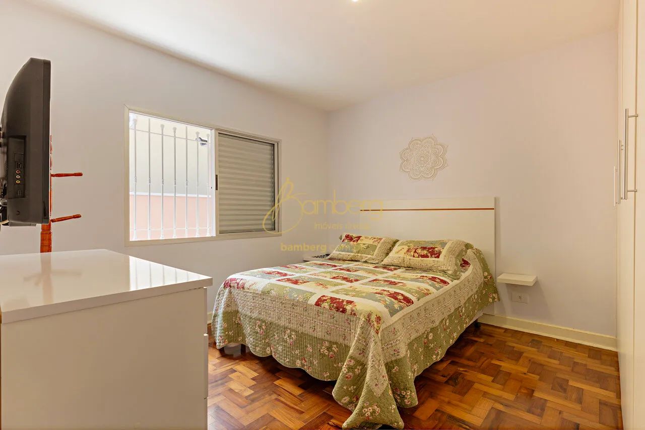 Casa térrea com ambientes amplos totalmente reformada. - Foto 11