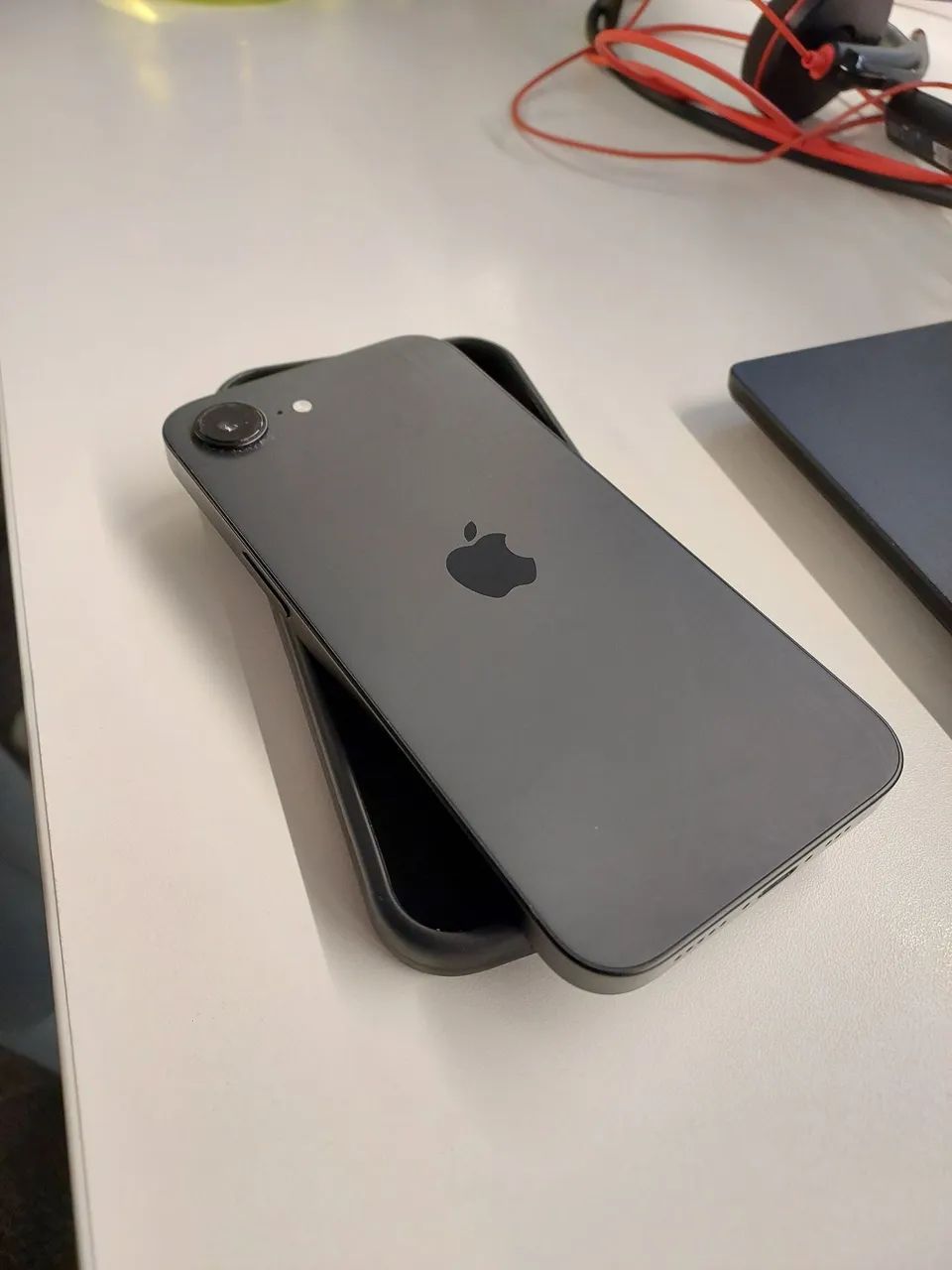 iPhone 16e na Garantia (5 meses de uso)
