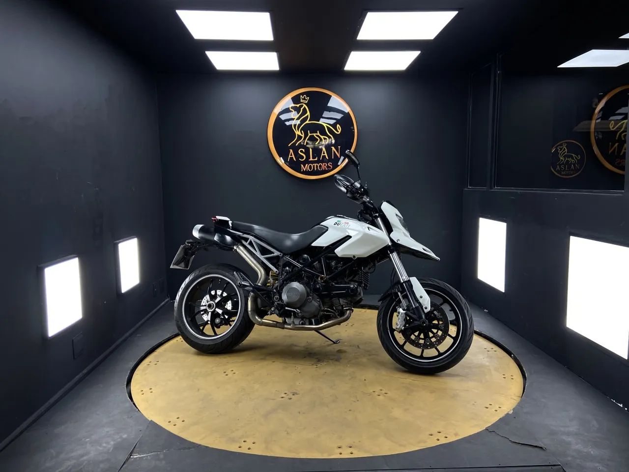 Ducati Hypermotard 796 2011 - Foto 2