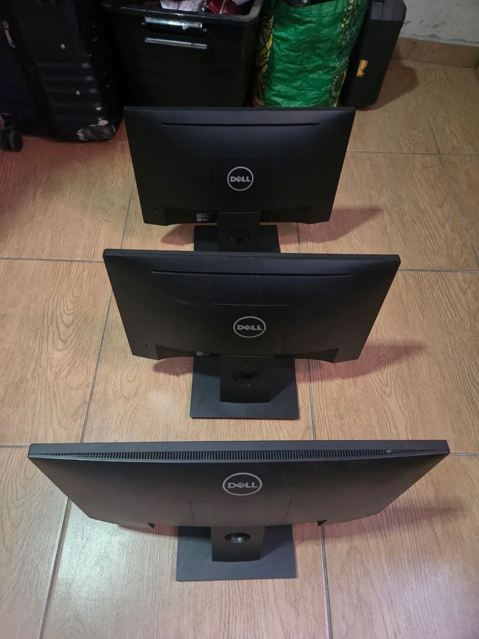 250 cada. 3 Monitores Dell 19/20 polegadas, saídas displayport e vga. - Foto 2