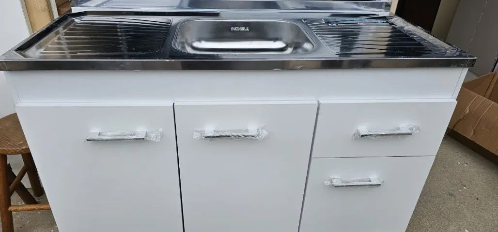 Semi-new countertop with sink65093910122497120