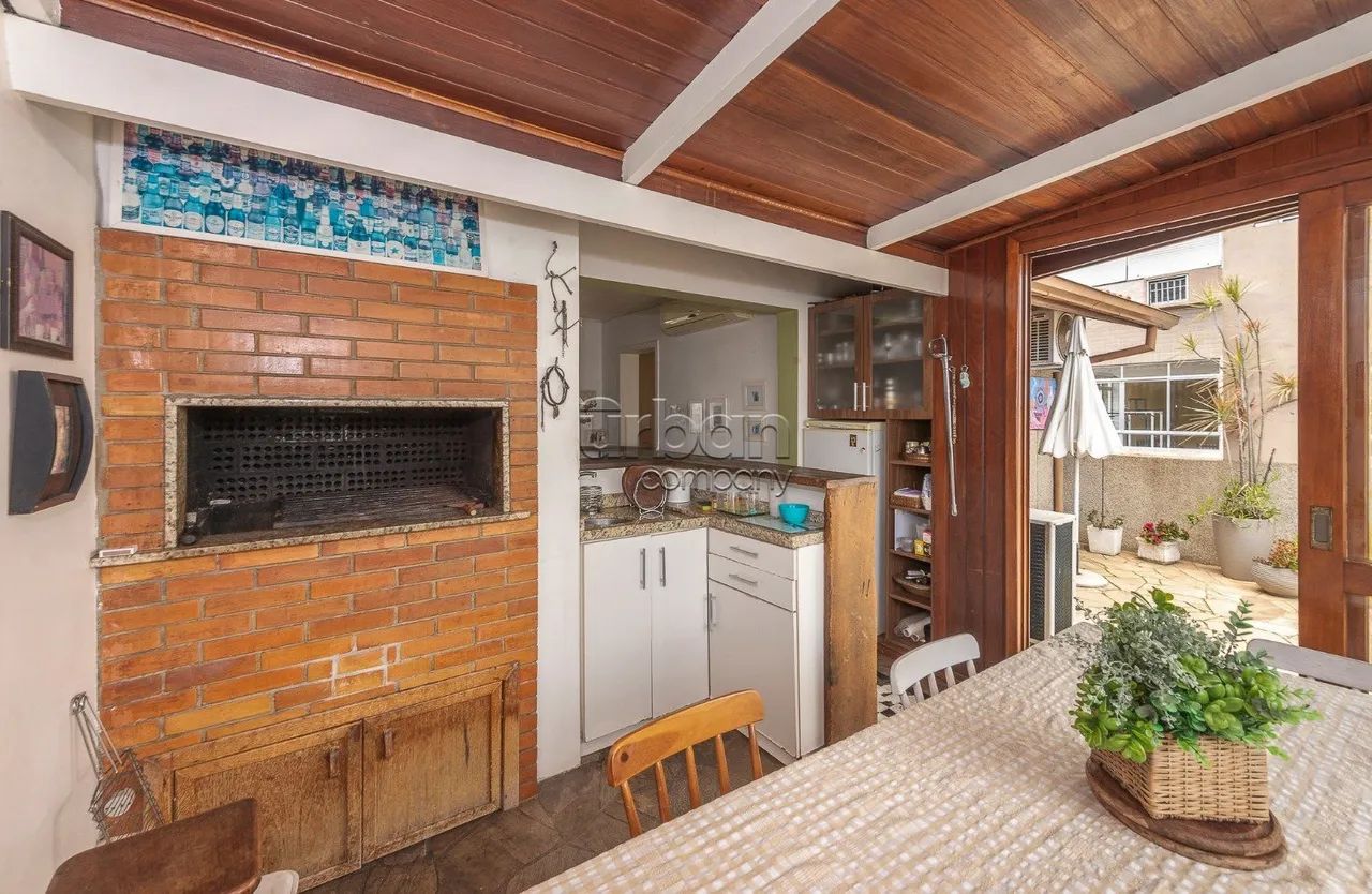 3 dormitórios, suíte, 2 vagas.