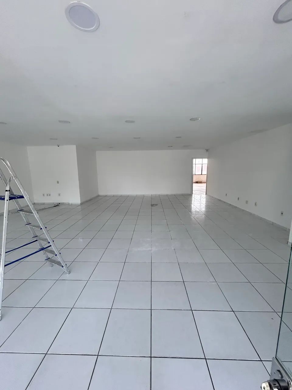 Ponto comercial na Av. Jerónimo de Albuquerque  - Foto 2