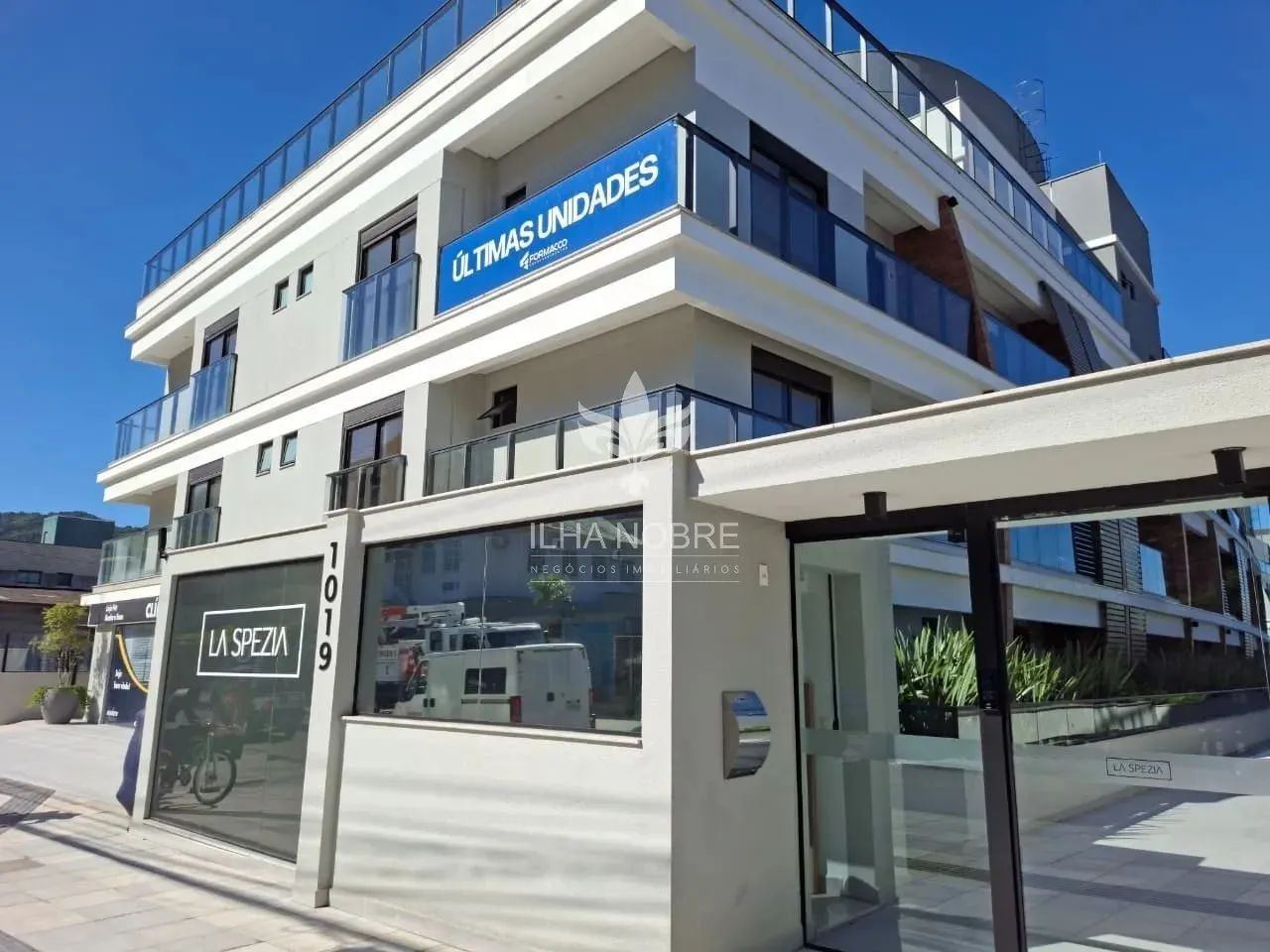 Studio semimobiliado com garagem para aluguel Saco Grande Florianópolis com 46 m²