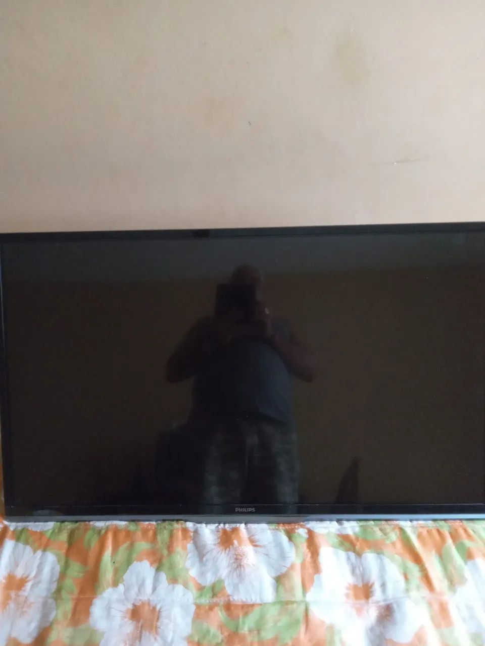 Tv Philips 43 polegadas com defeito na tela serve pra aproveitar as peças  - Foto 3