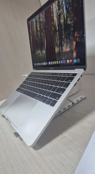 MacBook Pro 13? 2019 i5 2.4GHz 8GB 256GB SSD Touch Bar - 4