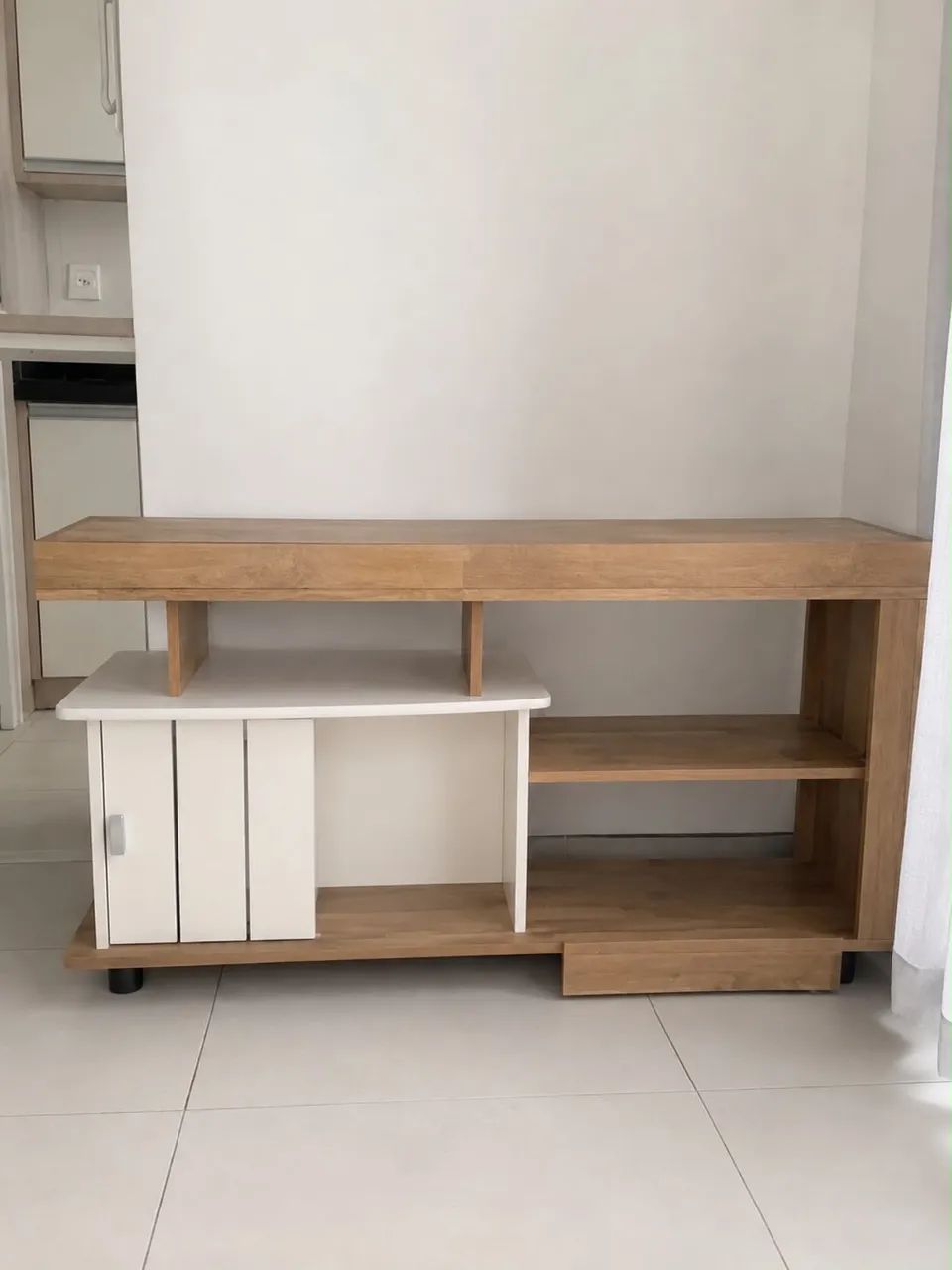Rack / Painel para TV em Madeira e Branco