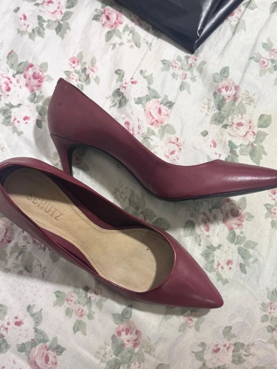Scarpin vinho Schütz TAM 40  - Foto 2