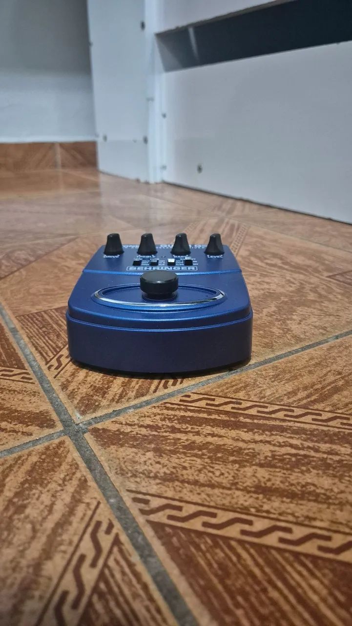 GUITAR AMP MODELER BEHRINGER