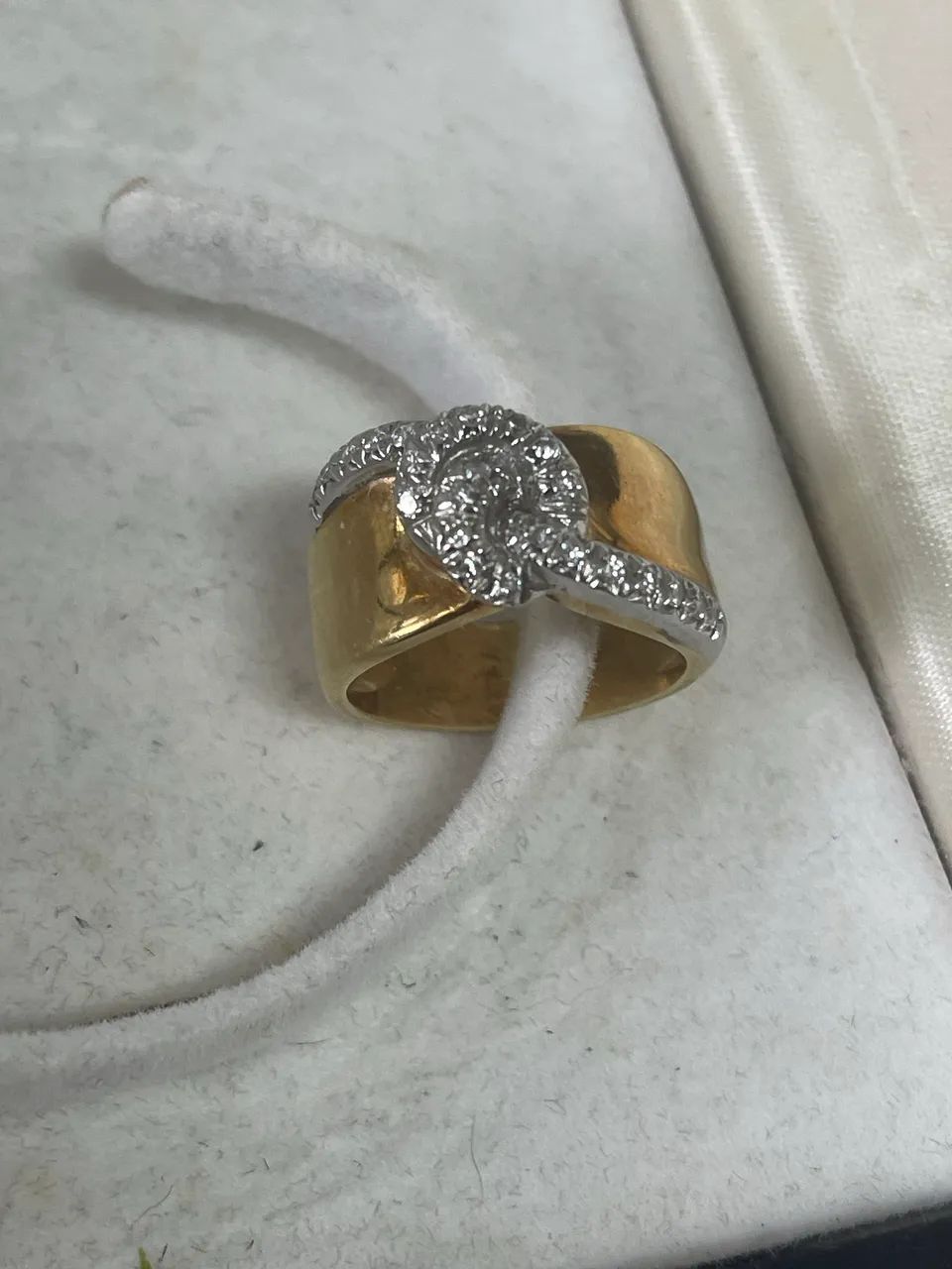 Anel ouro e diamantes alta joalheria 