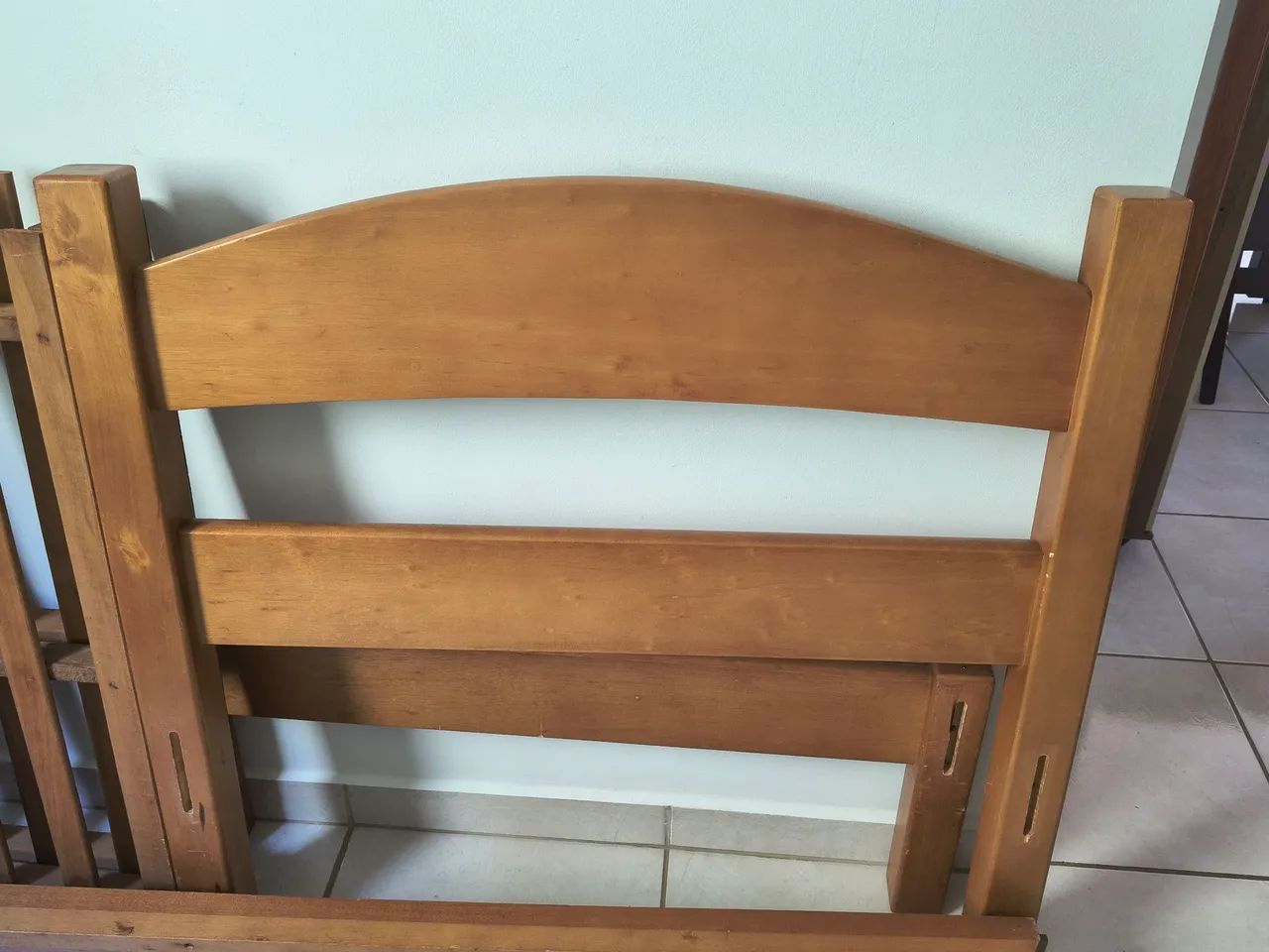 Cama de madeira 