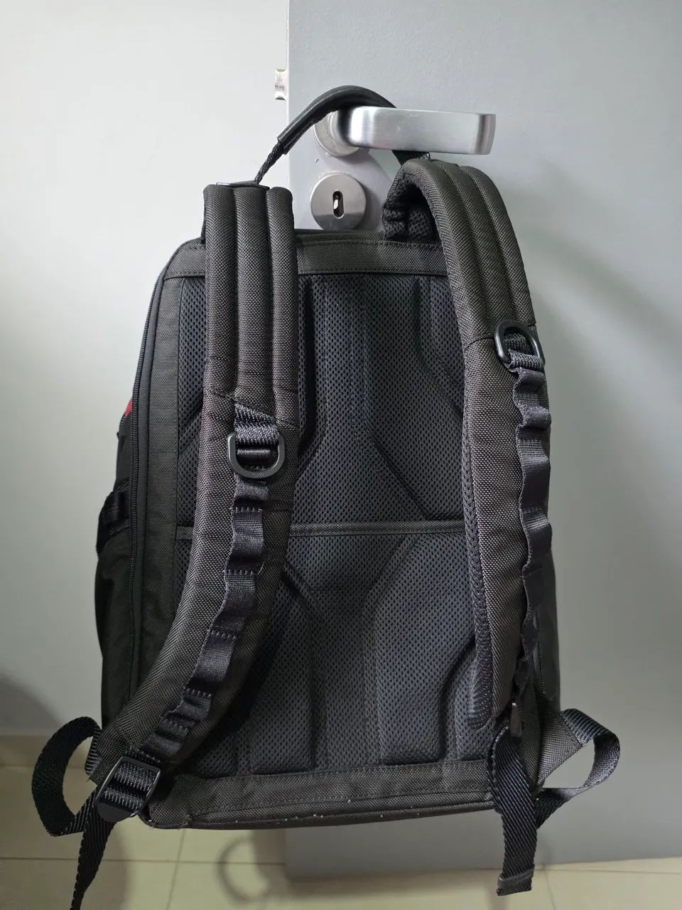 Mochila TUMI , edição limitada feita com nylon de paraquedas com NF E GARANTIA ETERNA TUMI - Foto 6