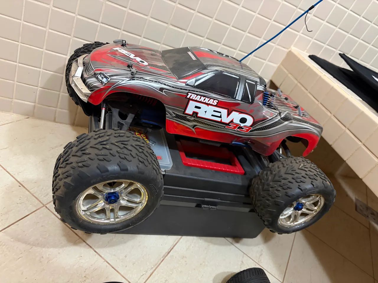 Auto modelo Revo
