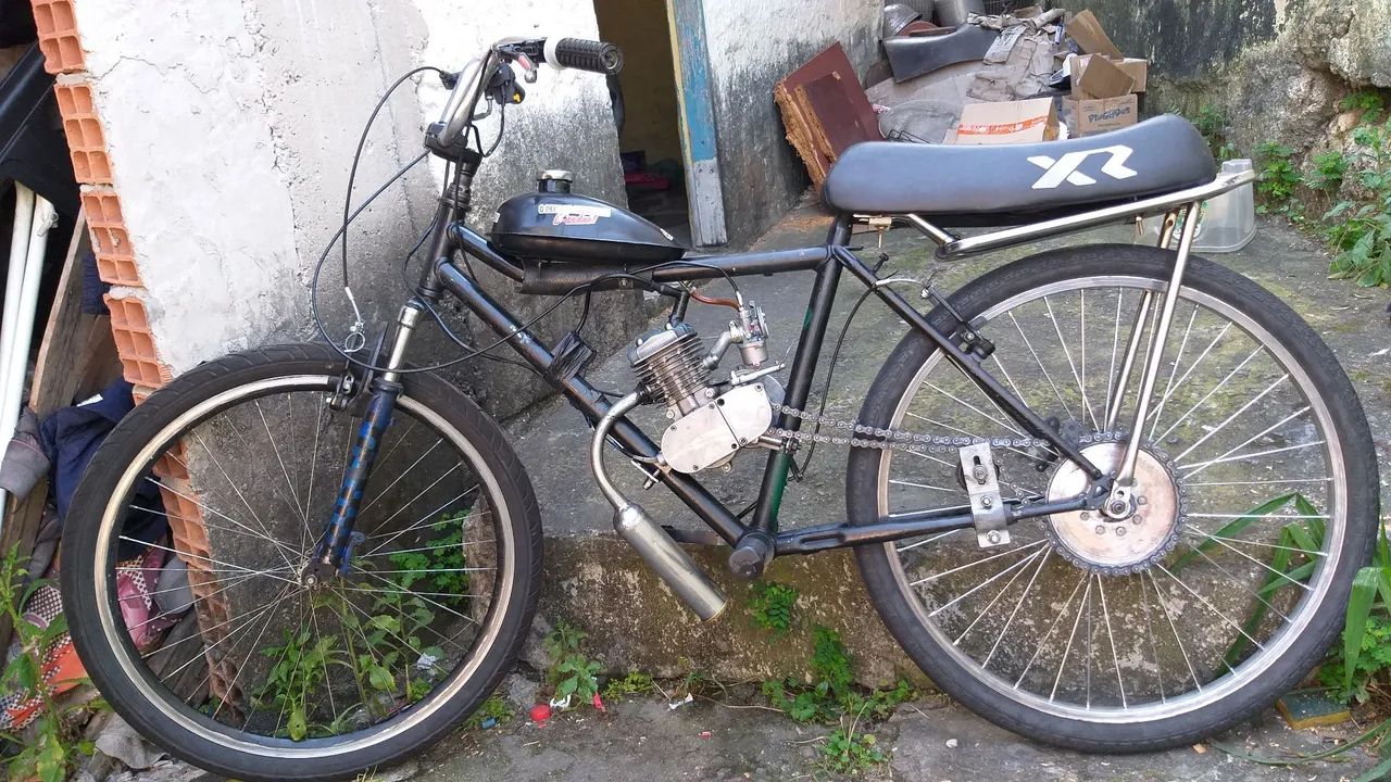 Motorizada 80 CC com freio no pé 