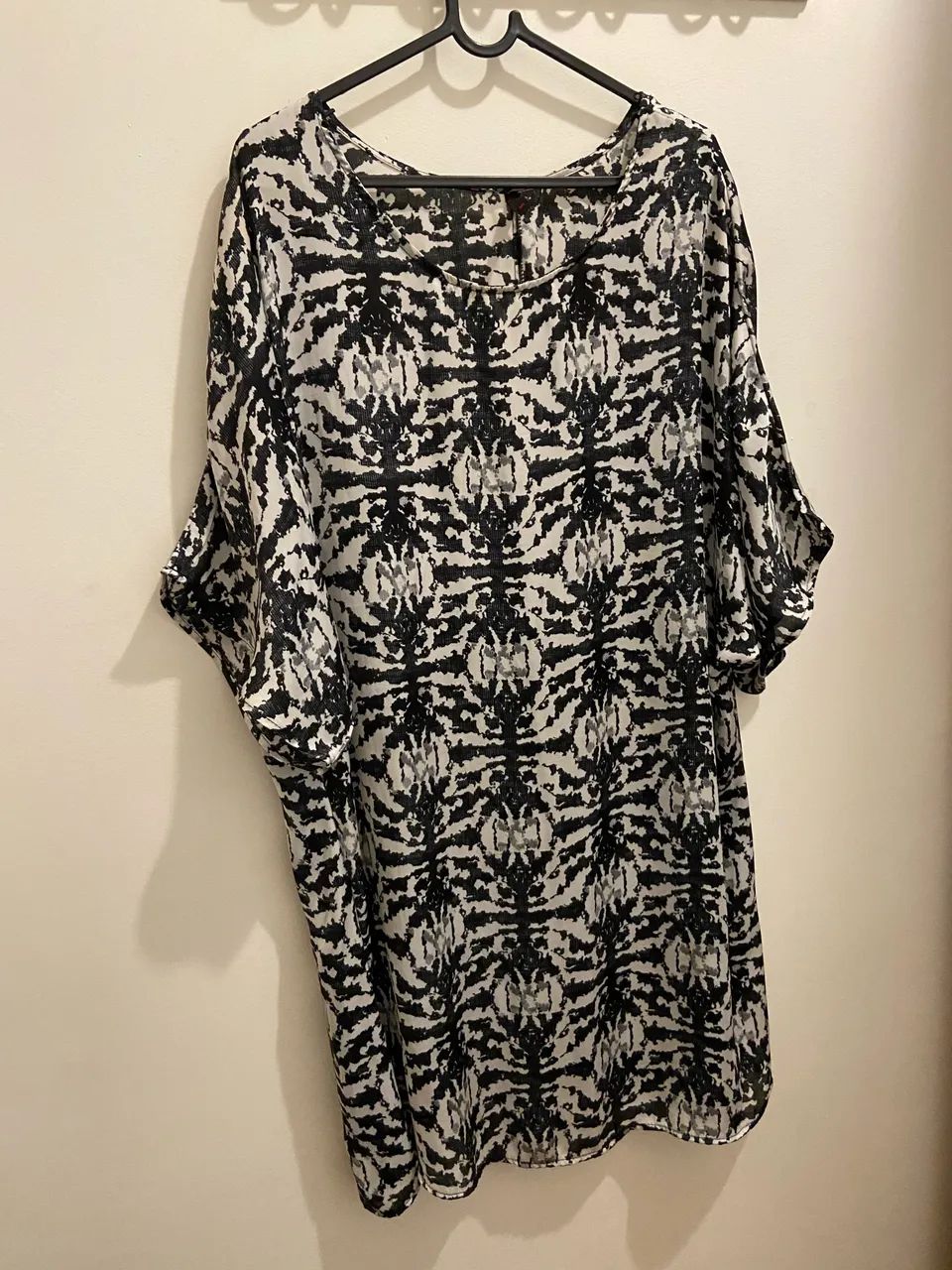 Vestido soltinho estampado preto e branco  - Foto 4