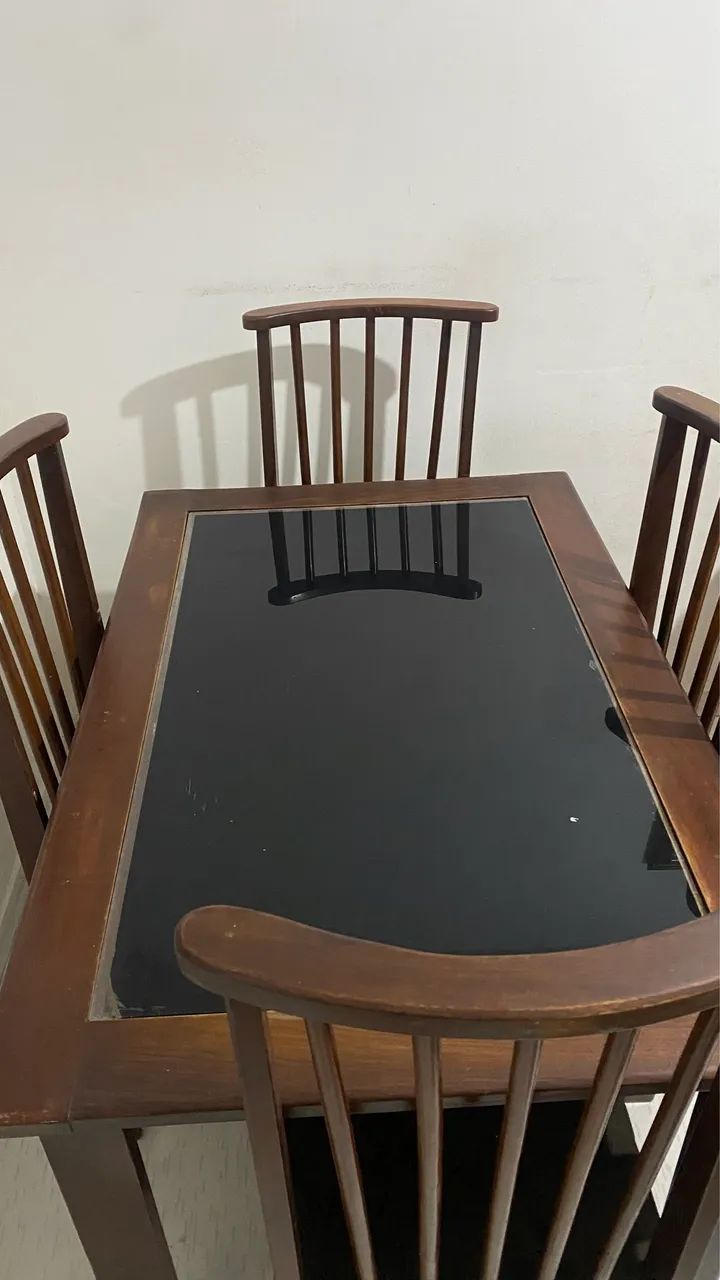 mesa madeira pura com quatro cadeiras  - Foto 2