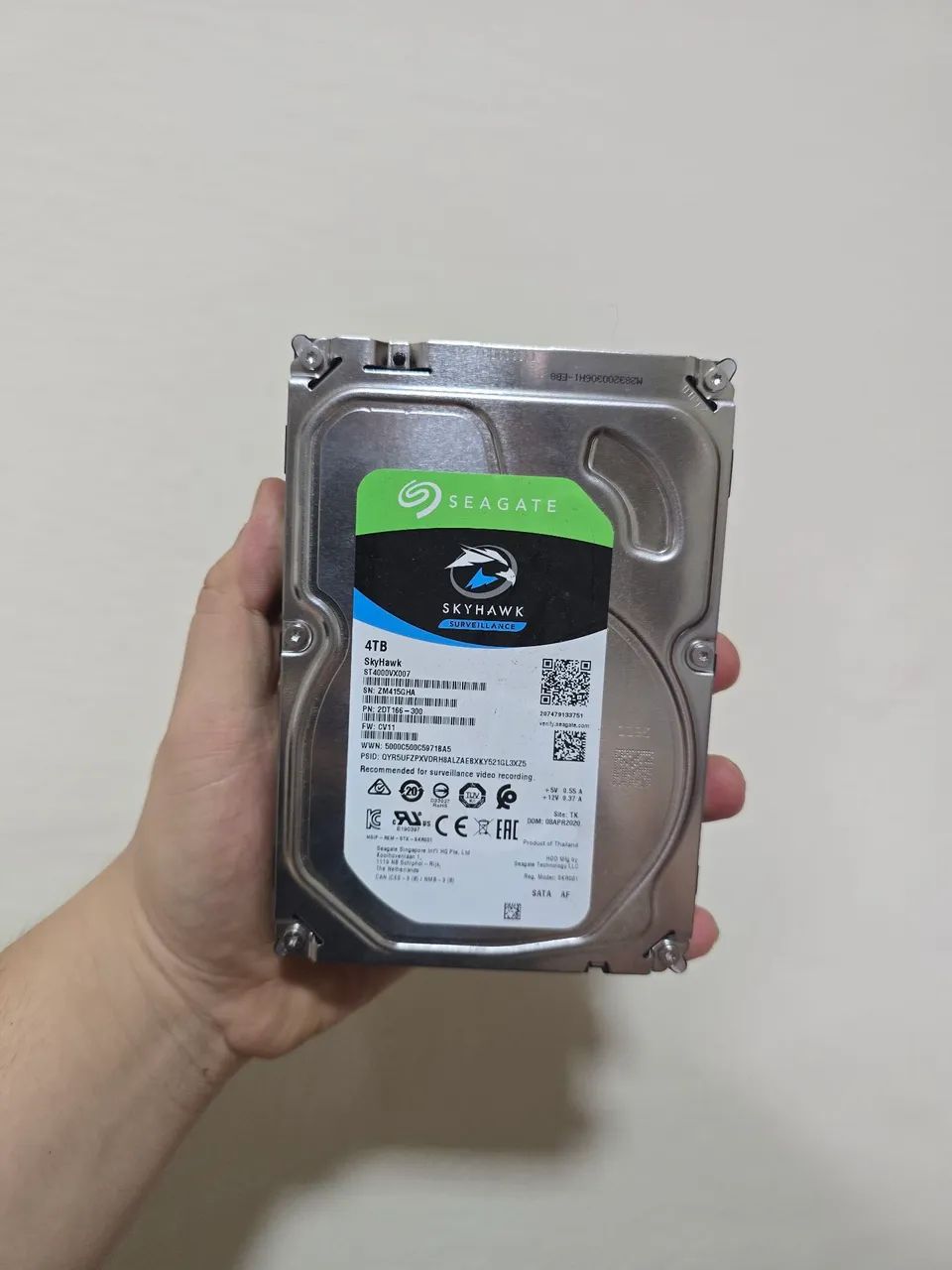 HD 4TB SEAGATE SKYHAWK  - Foto 2