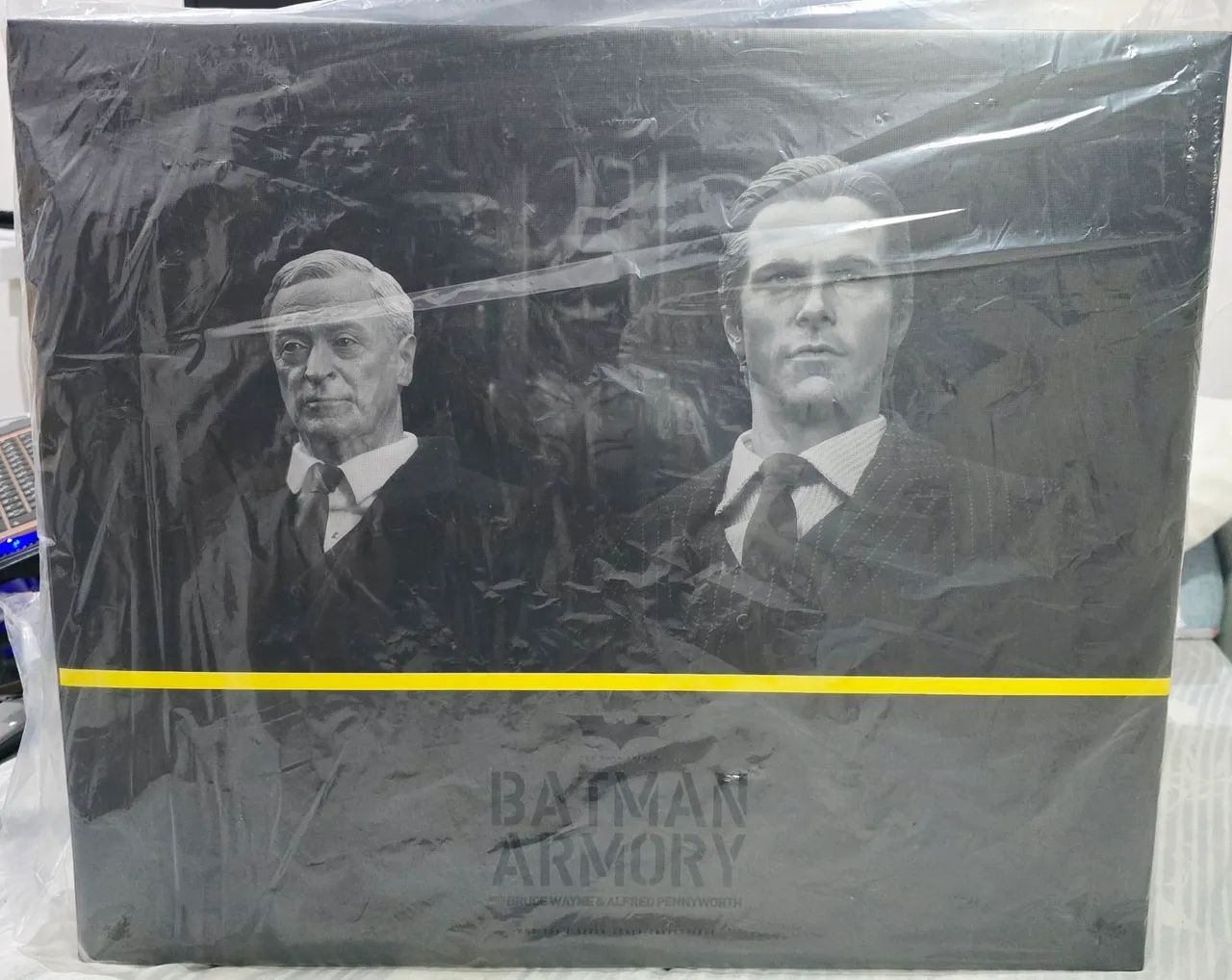 Hot Toys Batman Armory  Bruce Wayne and Alfred  - Foto 2
