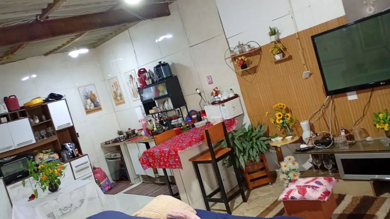 CASA COM 2 QUARTOS EM ITAIPU - ACEITO ENTRADA