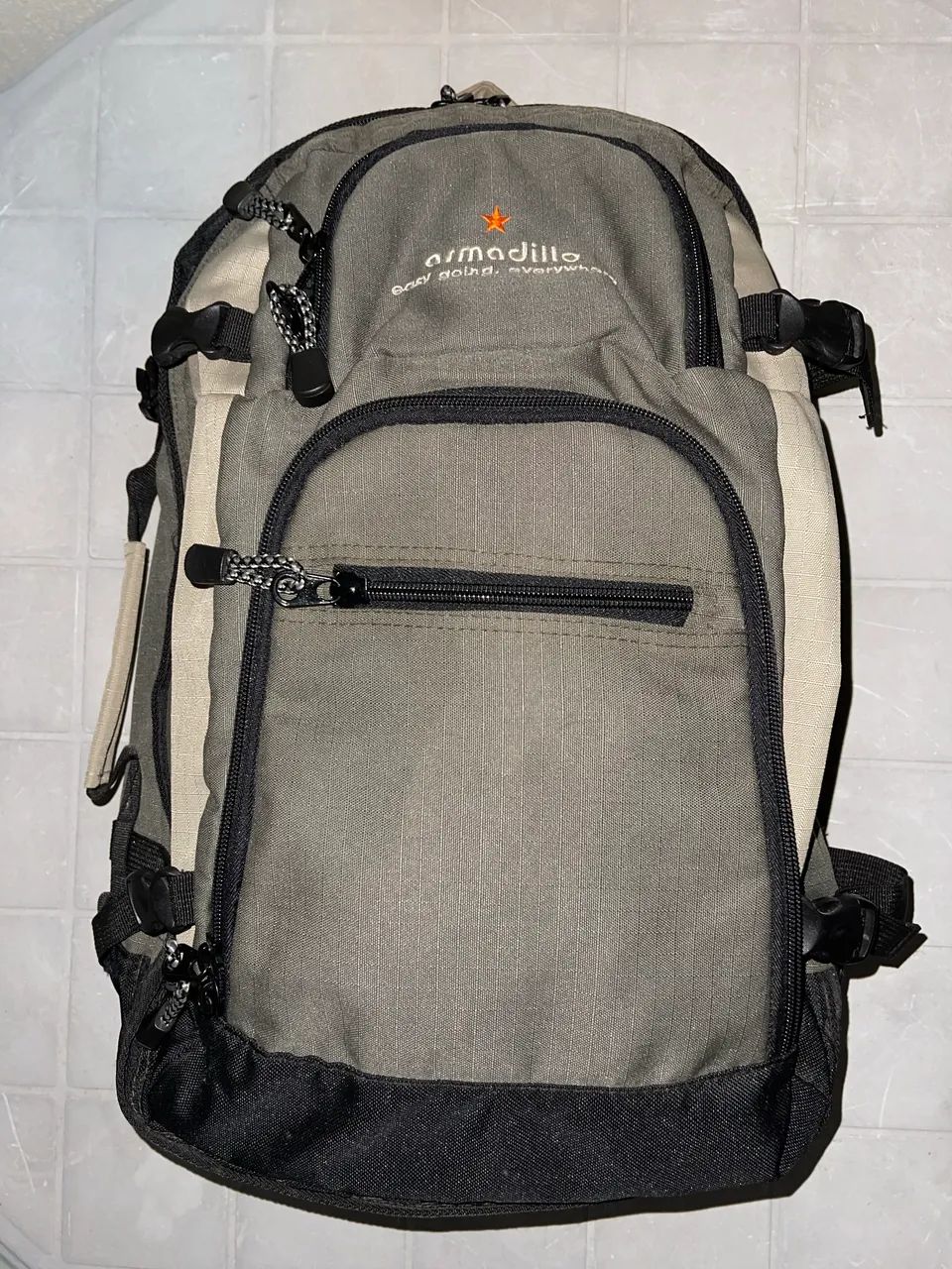 Mochila Armadillo com bússola 