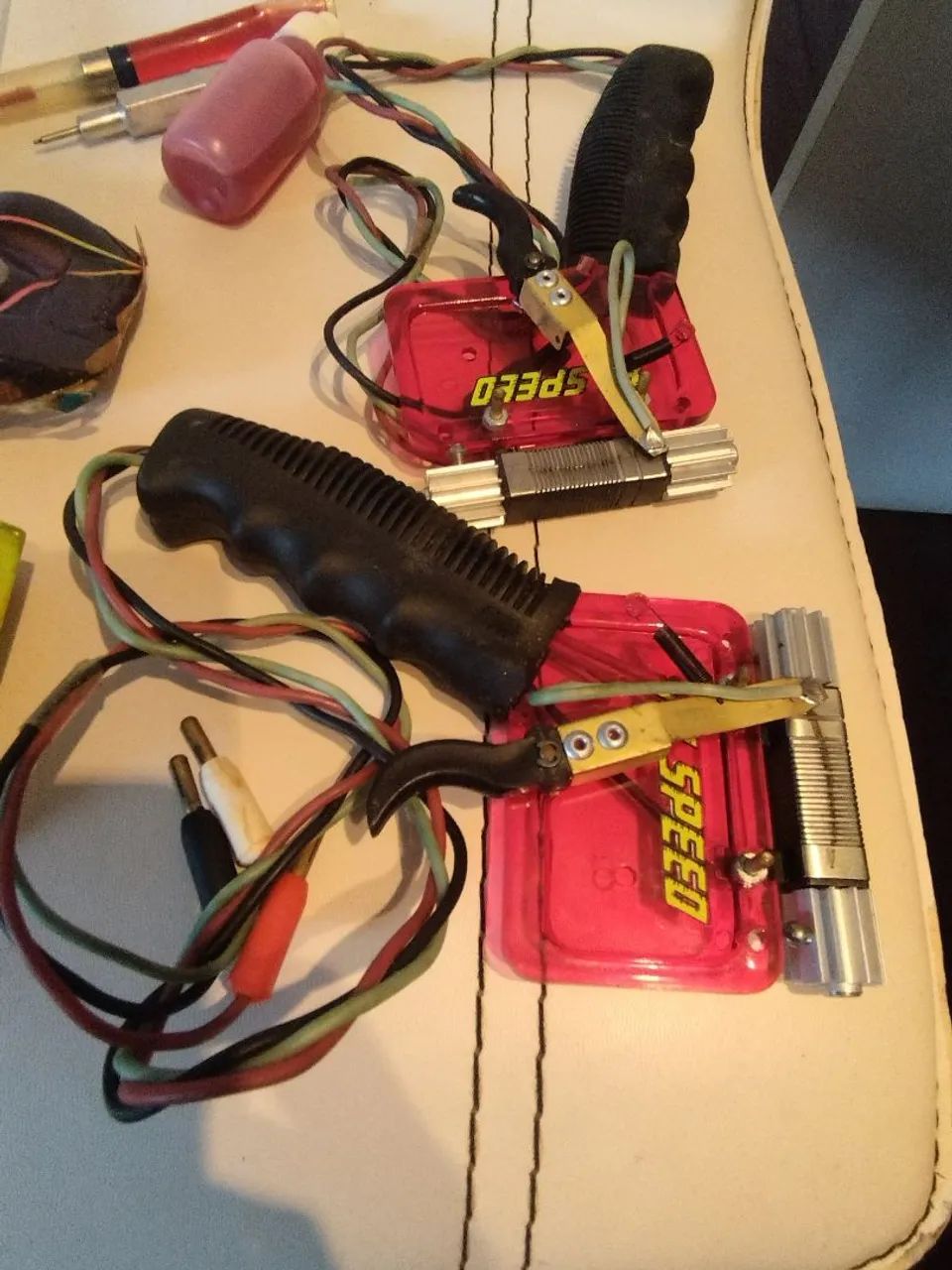 Carrinhos de autorama com controles  - Foto 3