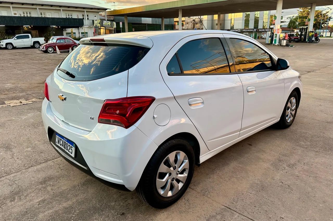 Chevrolet Onix Hatch LT 1.0 8V Flex Mec. 4P 2019 - Foto 4