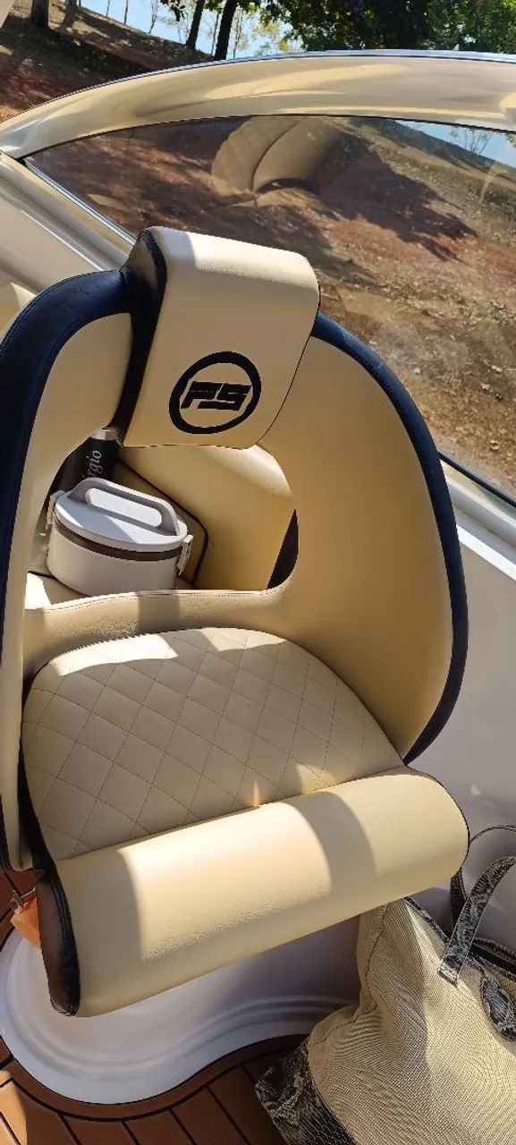 Lancha ano 2017 cabinada 23 pés rabeta bravo3 250 hp - Foto 6
