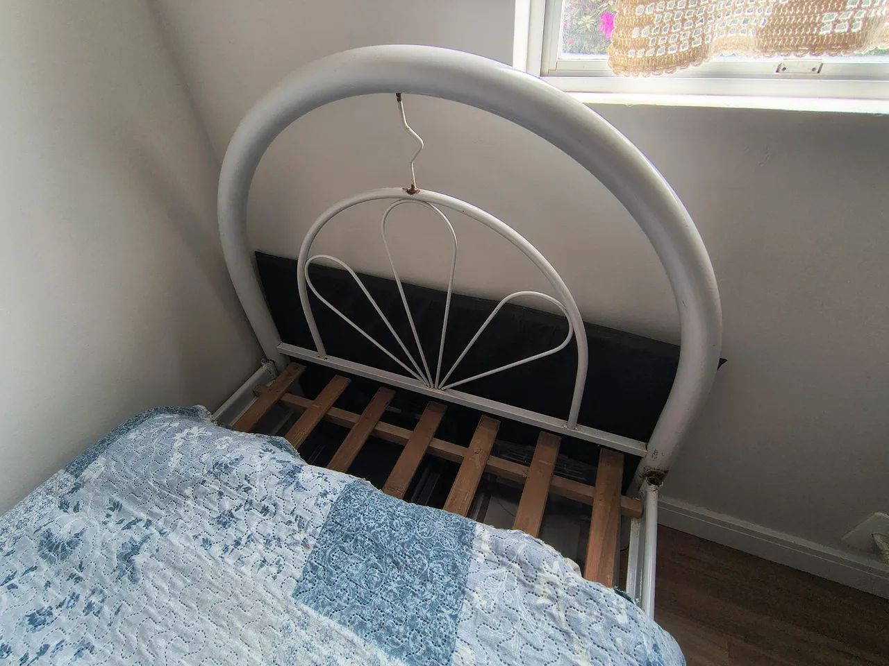 Cama solteiro ferro + colchão - Foto 3