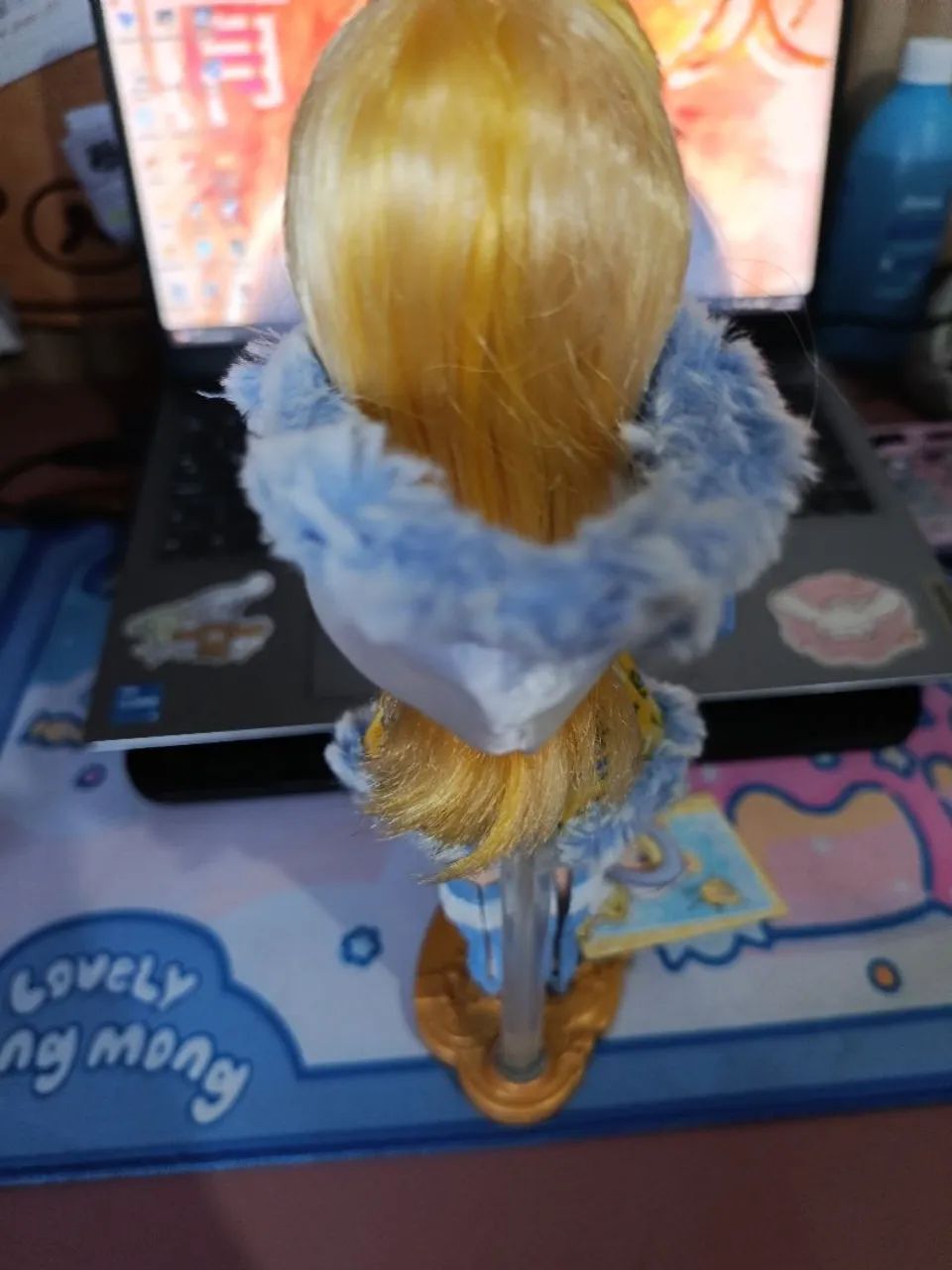 Boneca Ever After High Blondie Lockes Epic Winter - Acompanha bolsa  - Foto 3