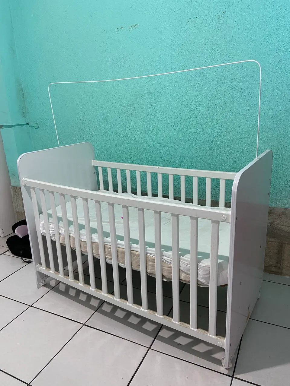 vende- se berço branco