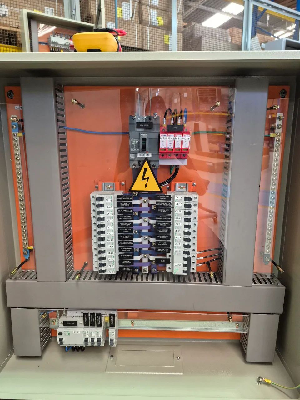 Montagem de quadros e painéis elétricos  - Foto 3