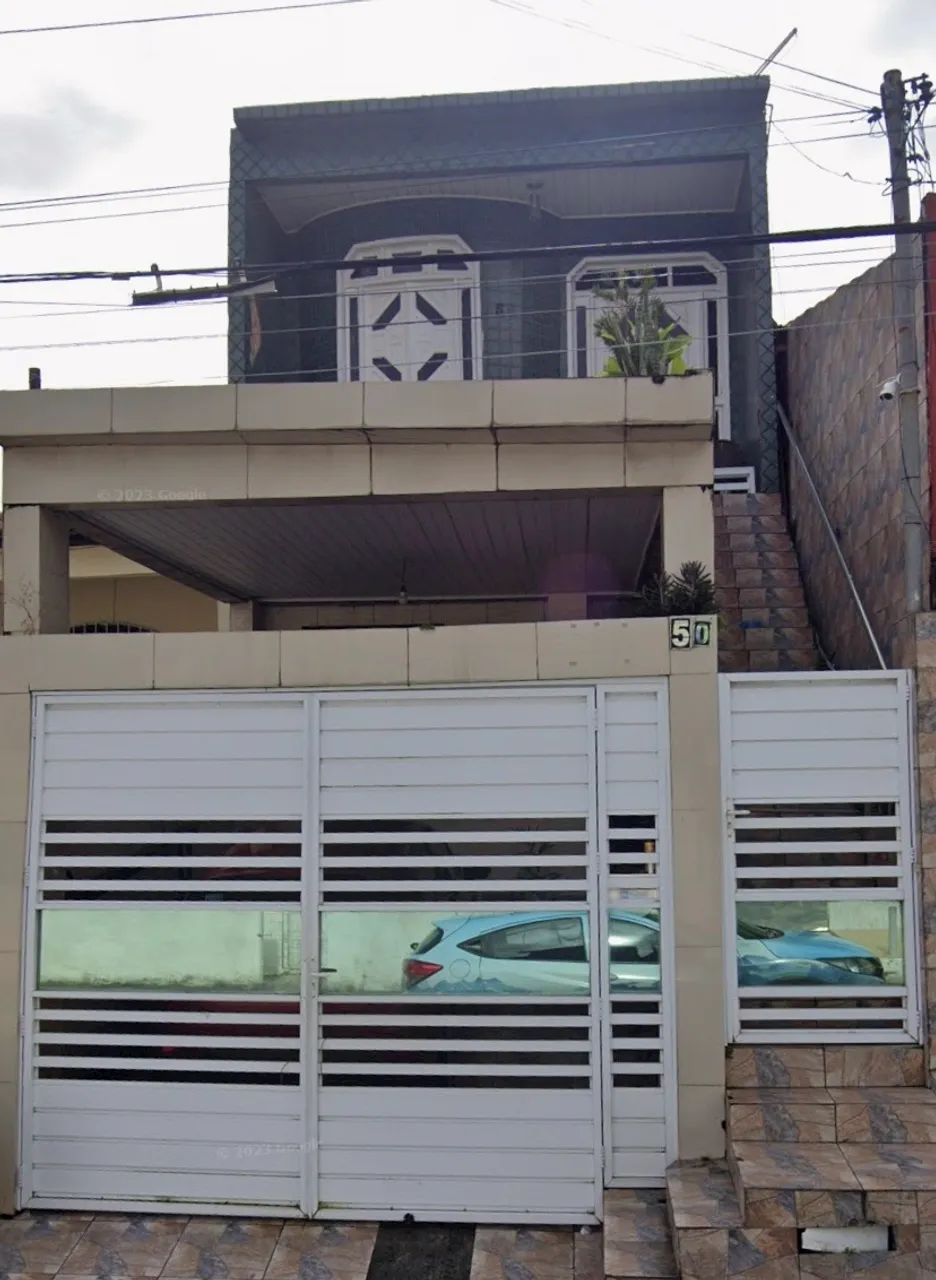 DUAS CASAS INDEPENDENTES À VENDA COM ESCRITURA.