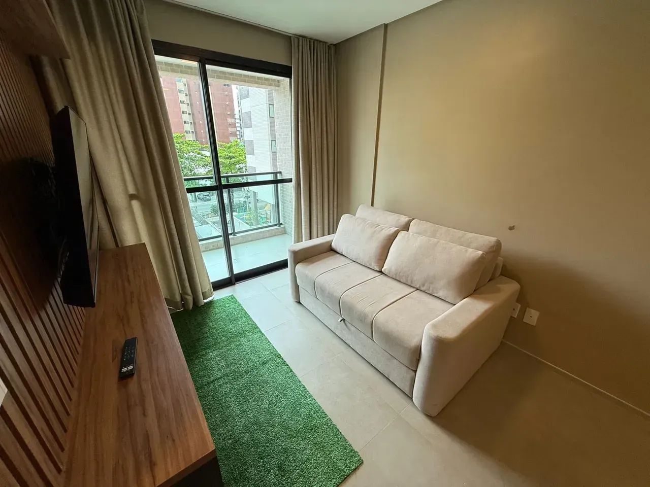 Quarto e Sala com Varanda