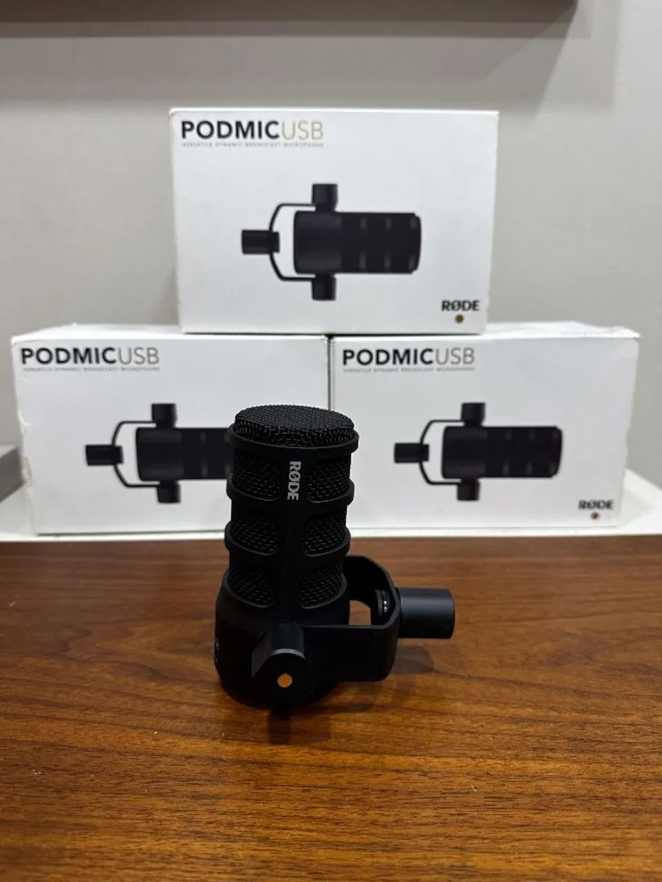 RØDE PodMic USB | Microfone Profissional para Podcast e Streaming