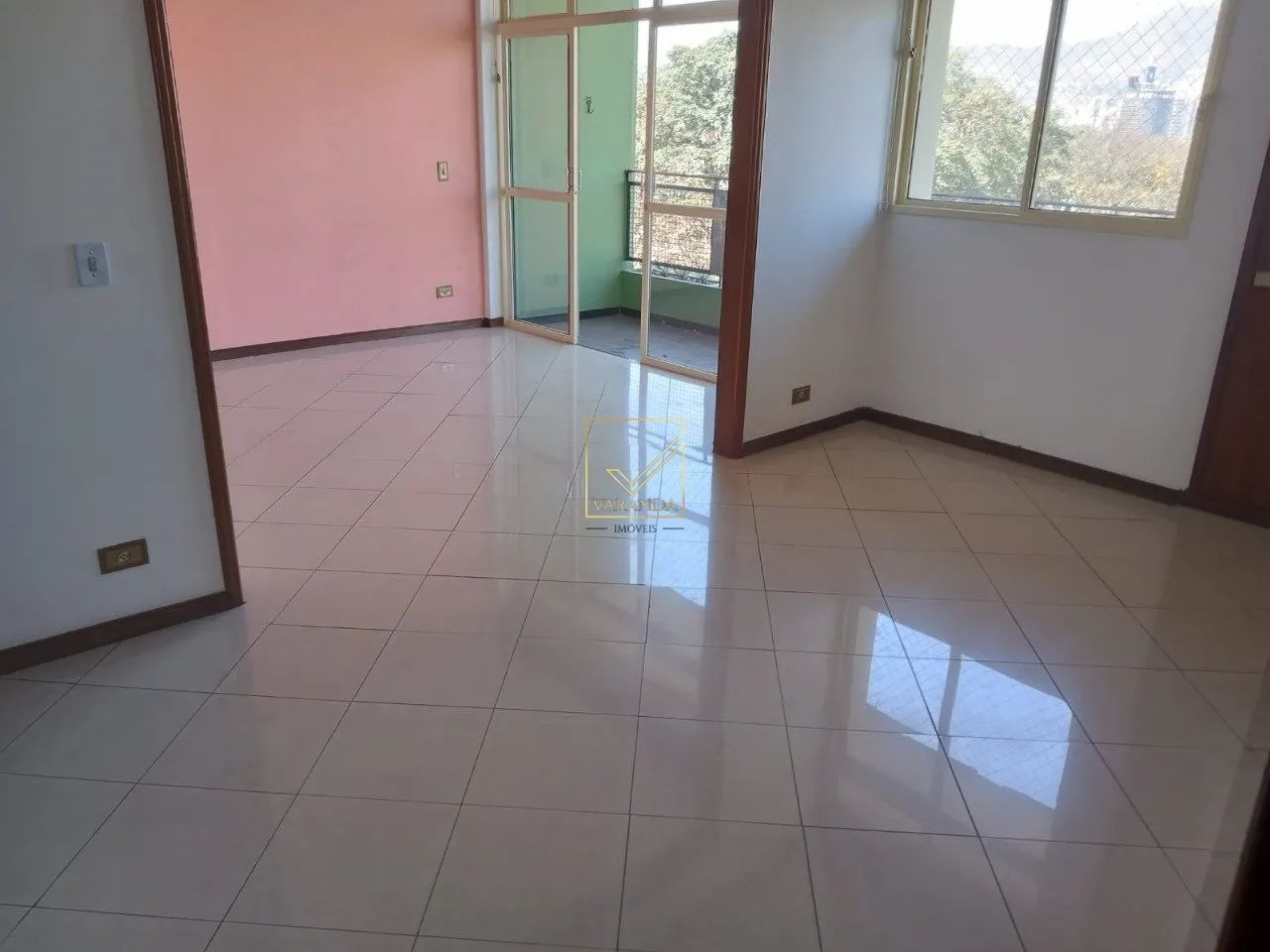 Apartamento para alugar 03 quartos na Floresta