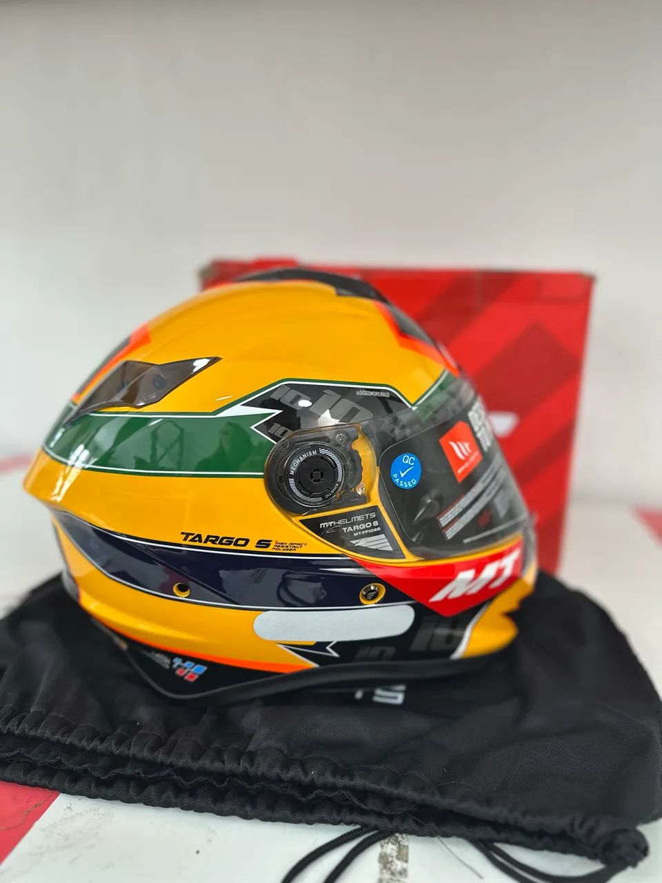 Nuevo MT Helmets Targo S - Diogo Moreira Tributo Ayrton Senna Nuevo MT Helmets Targo S - Diogo Moreira Tributo Ayrton Senna