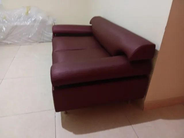 Sofá 2 e 3 Lugares  Vinho/Bordô - Elegância, Conforto e Modernidade para a Sua Sala!  - Foto 2